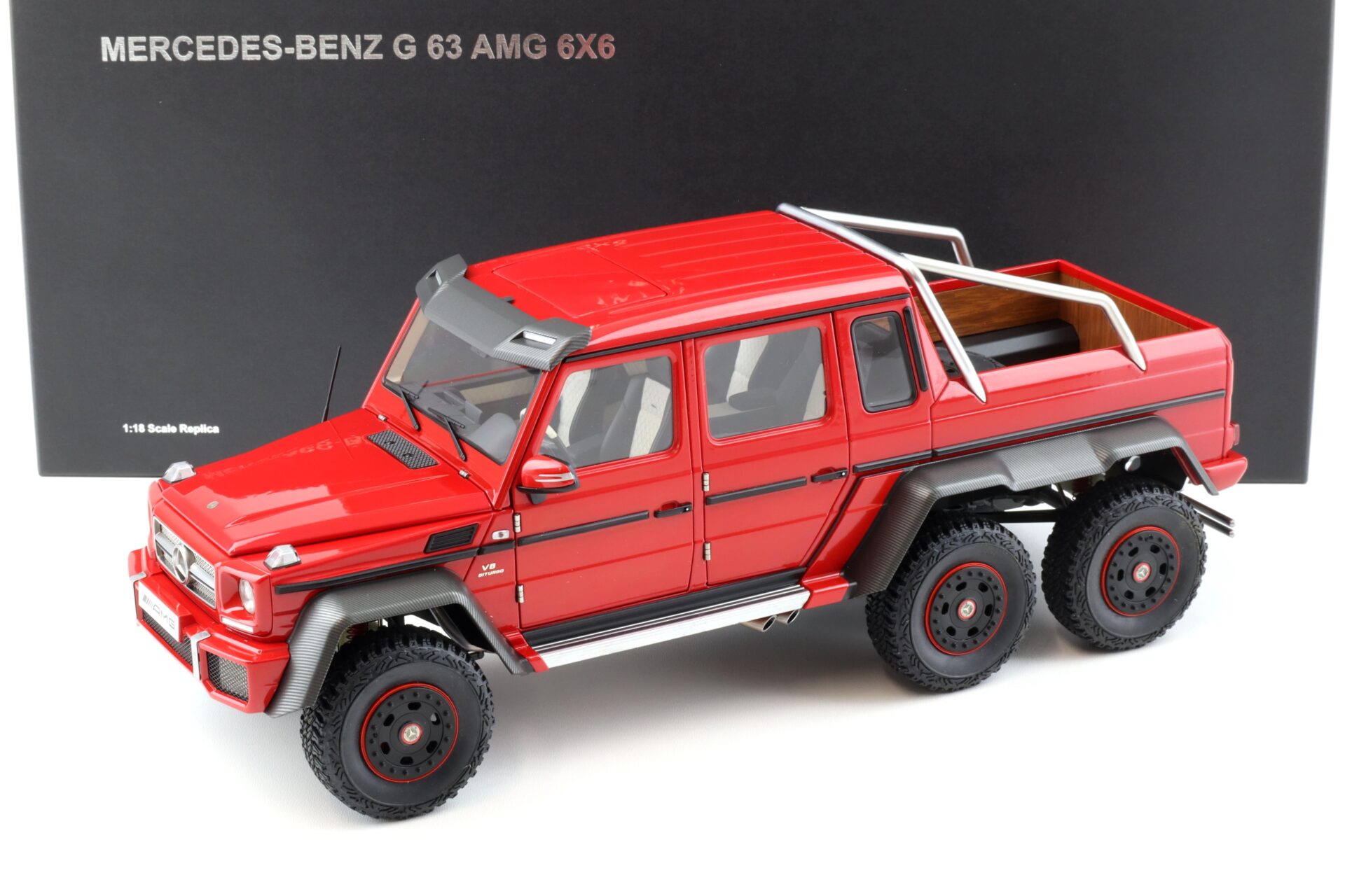 ID 92051 orig 1.jpg 1:18 AUTOart 2013 Mercedes G63 AMG 6x6 red 76304