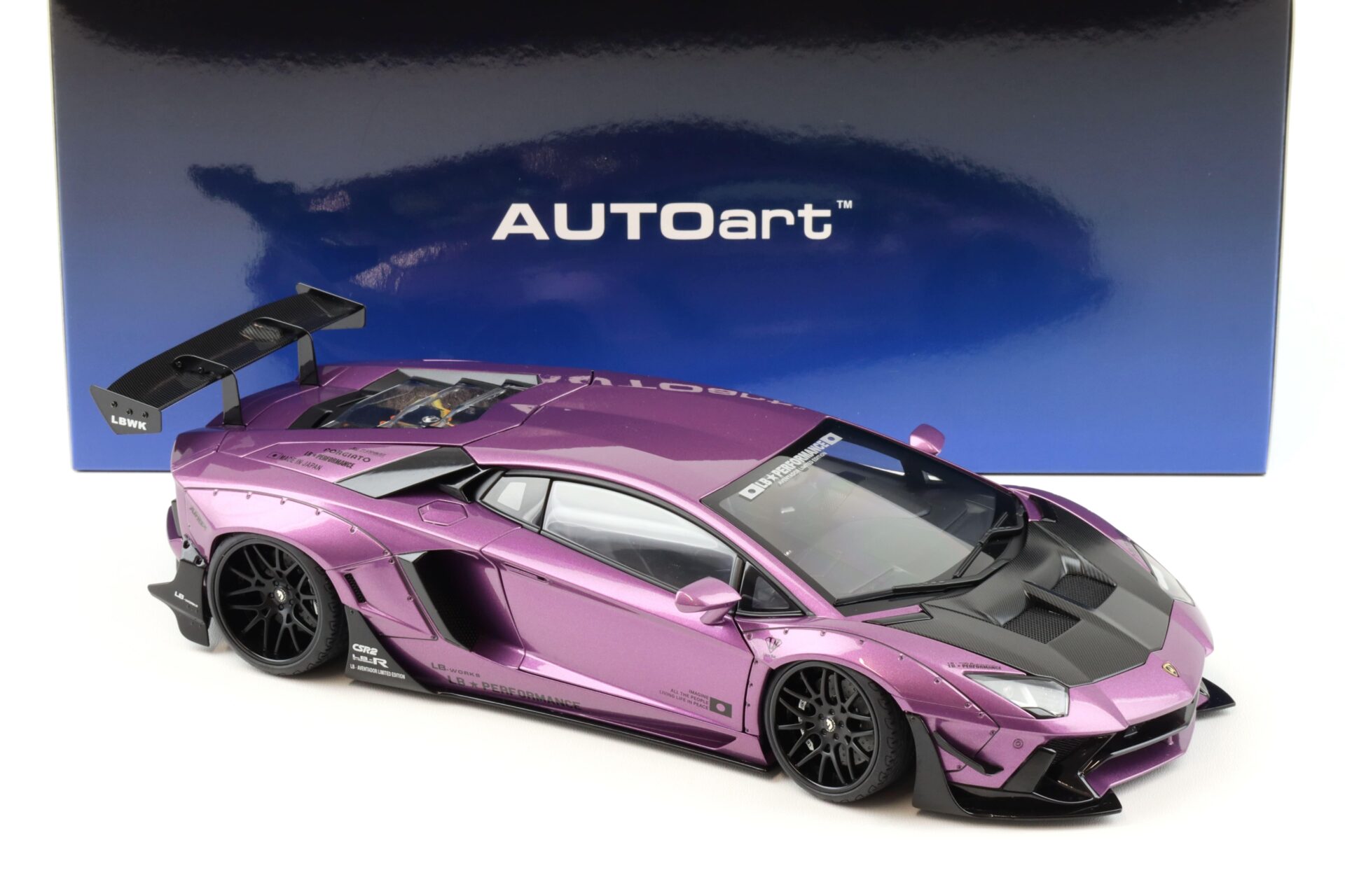 1:18 AUTOart Liberty Walk LB-WORKS Lamborghini Aventador viola SE30/ carbon bonnet 79242