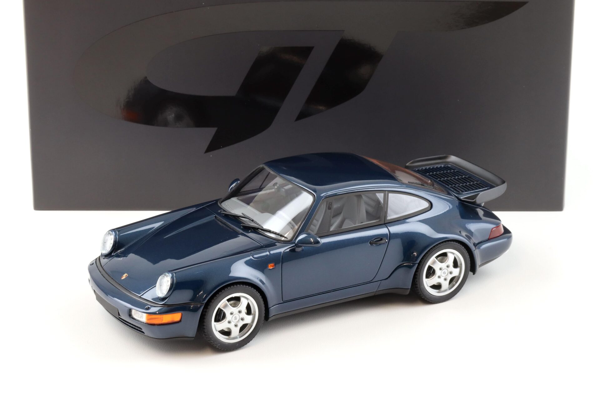 ID 95681 orig.jpg 1:18 GT Spirit GT315 Porsche 911 (964) Turbo 3.3 Coupe 1991 amazon green