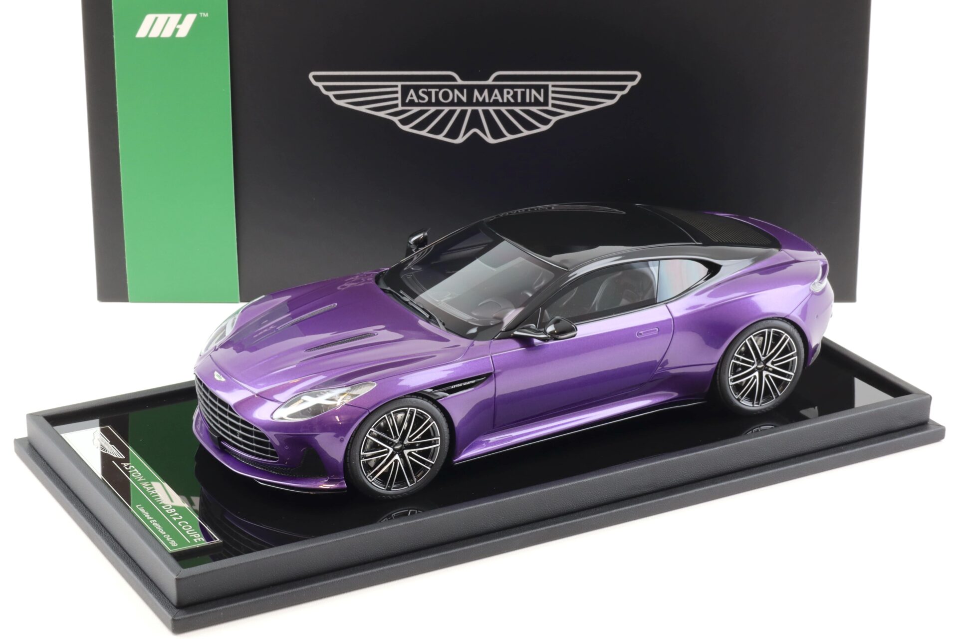 ID 96470 orig.jpg 1:18 Motorhelix Aston Martin DB12 Coupe 2023 Digital violet purple - Limited 99 pcs.