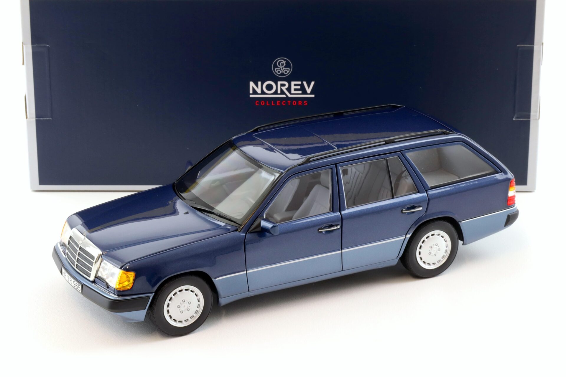 1:18 Norev Mercedes 300 D T-Model S-124 Nautical blue 1990 - Limited 1000 pcs.