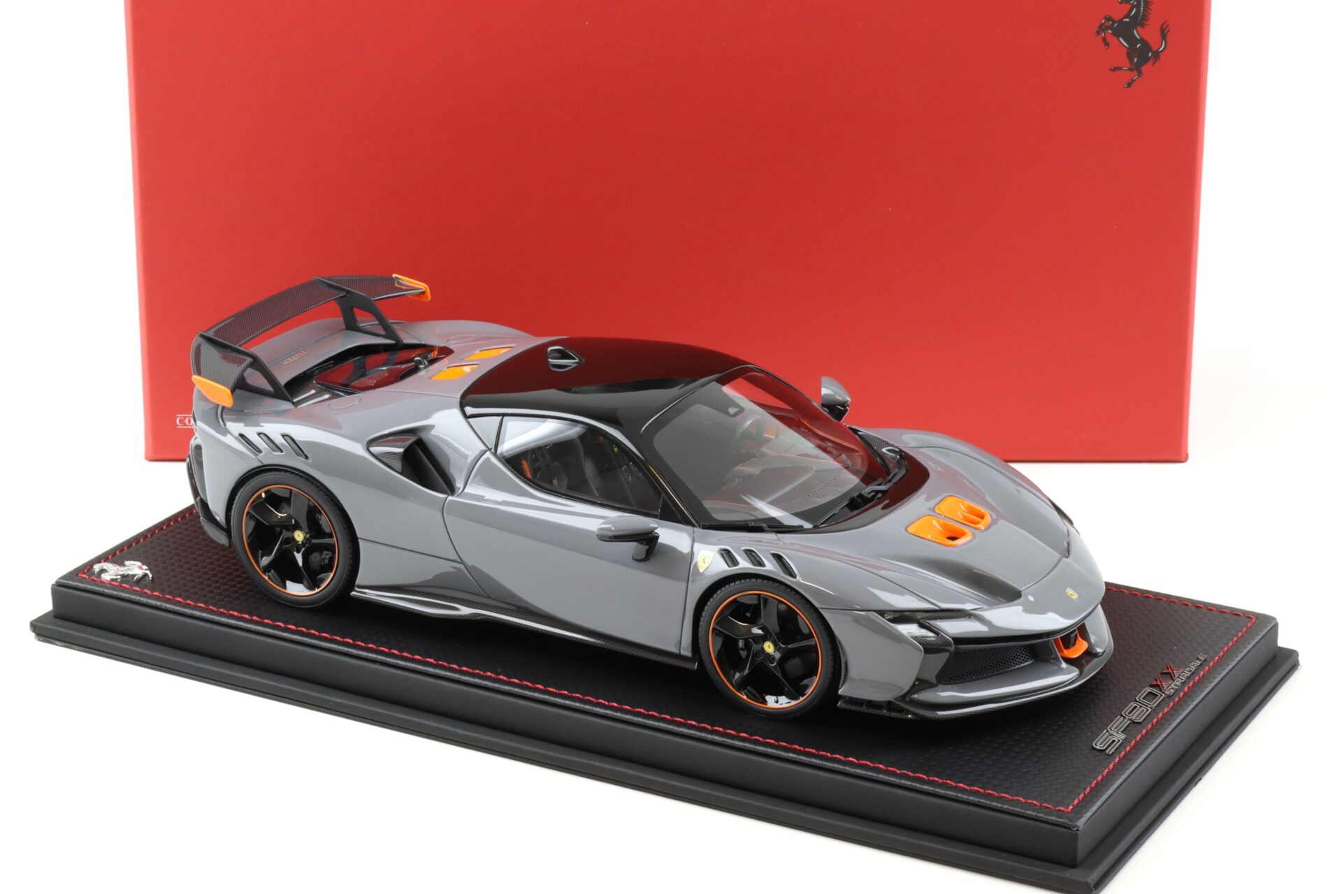 1:18 MR Collection Ferrari SF90 XX Stradale Grigio Nardo with display - Limited 99 pcs.