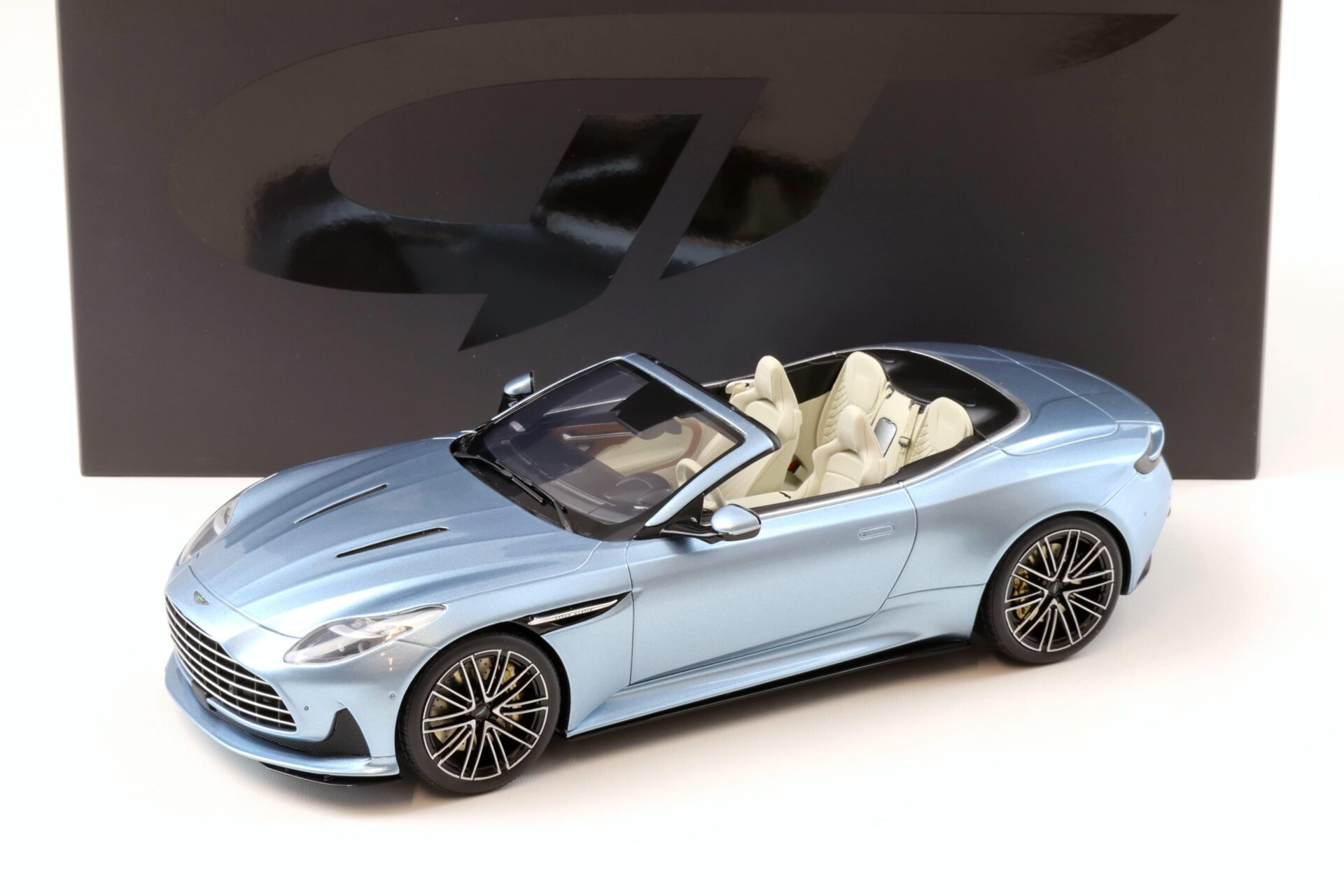 1:18 GT Spirit GT479 Aston Martin DB12 Volante Caribbean blue pearl 2023