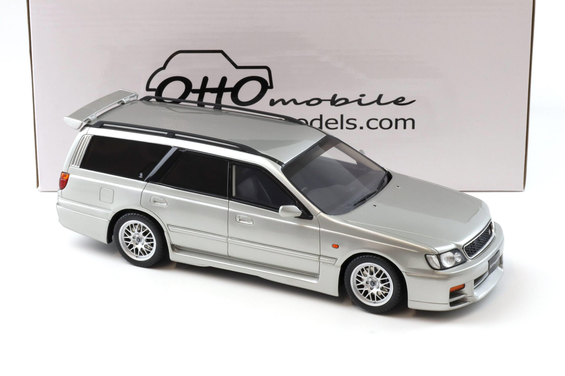 1:18 OTTO mobile OT471 Nissan Stagea Autech Version 260RS KR4 Sonic silver 1997