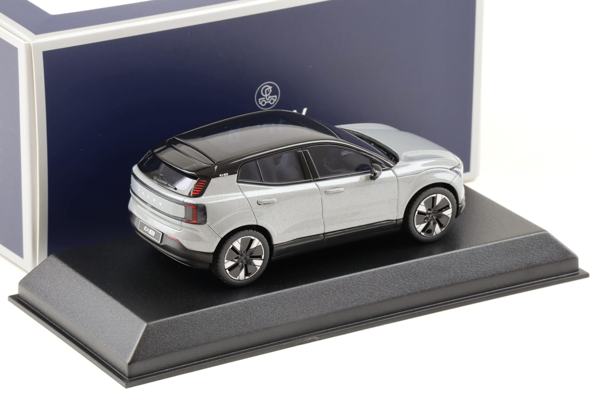 1:43 Norev Volvo EX30 2024 Vapour grey 870070