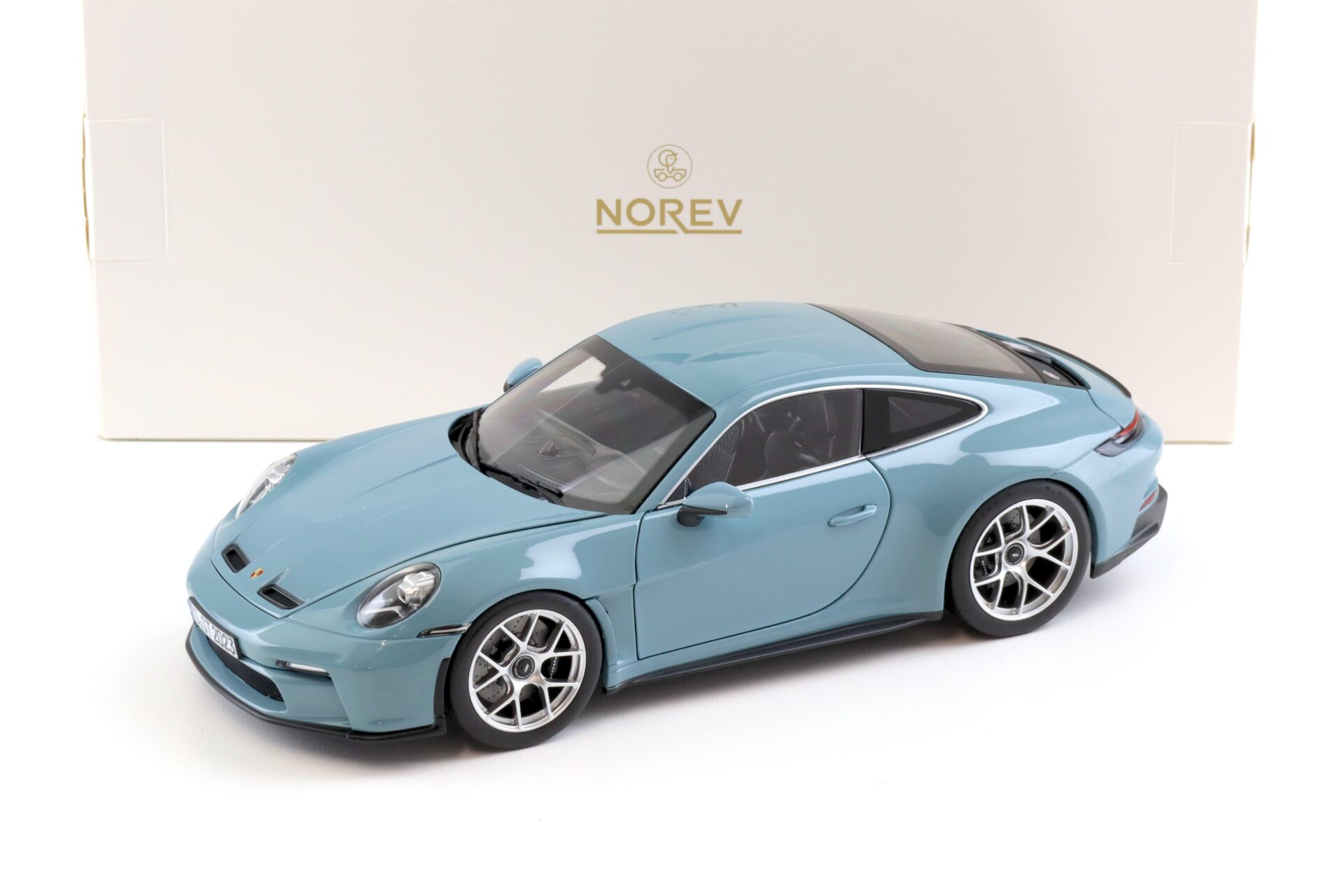 ID 98272 orig.jpg 1:18 Norev Porsche 911 992 S/T Coupe 2023 Meissen blue 187470