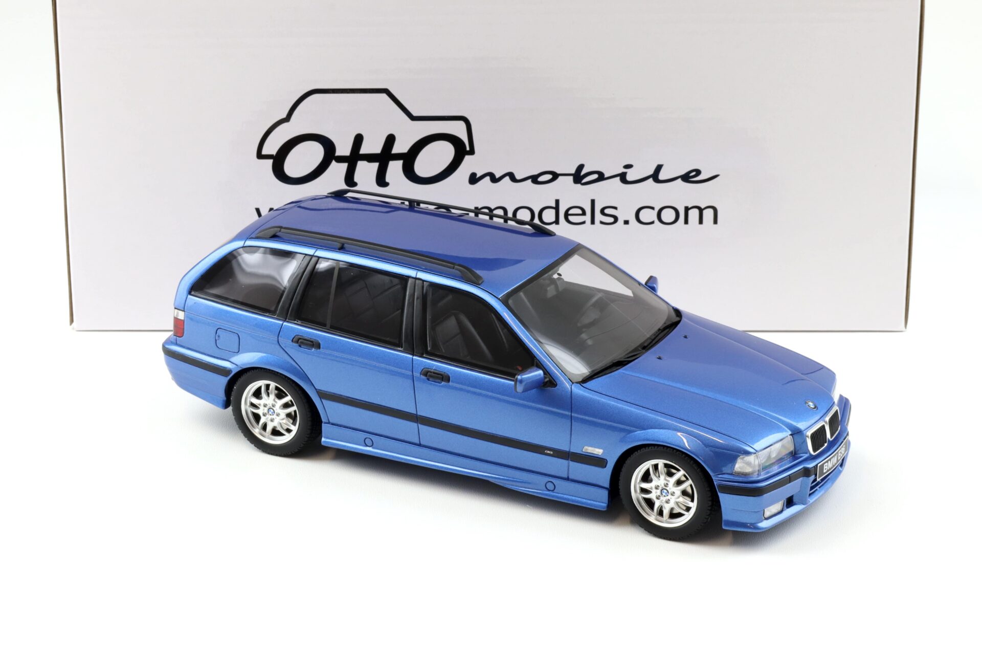 1:18 OTTO mobile OT358 BMW 328i (E36) Touring M-PACK 1997 Estoril blue