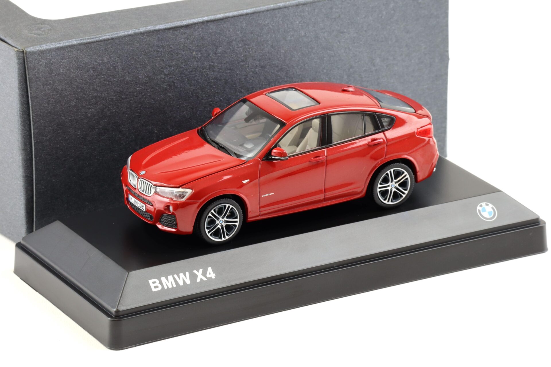 1:43 Herpa BMW X4 (F26) melbourne red DEALER VERSION