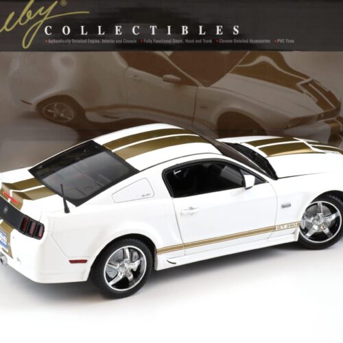 1:18 Shelby Collectibles 2012 Ford Shelby GT350 Coupe white/ gold stripes
