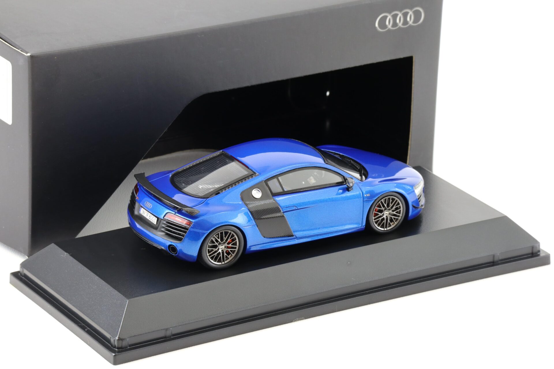 1:43 Spark Audi R8 LMX 2014 Ara blue DEALER VERSION