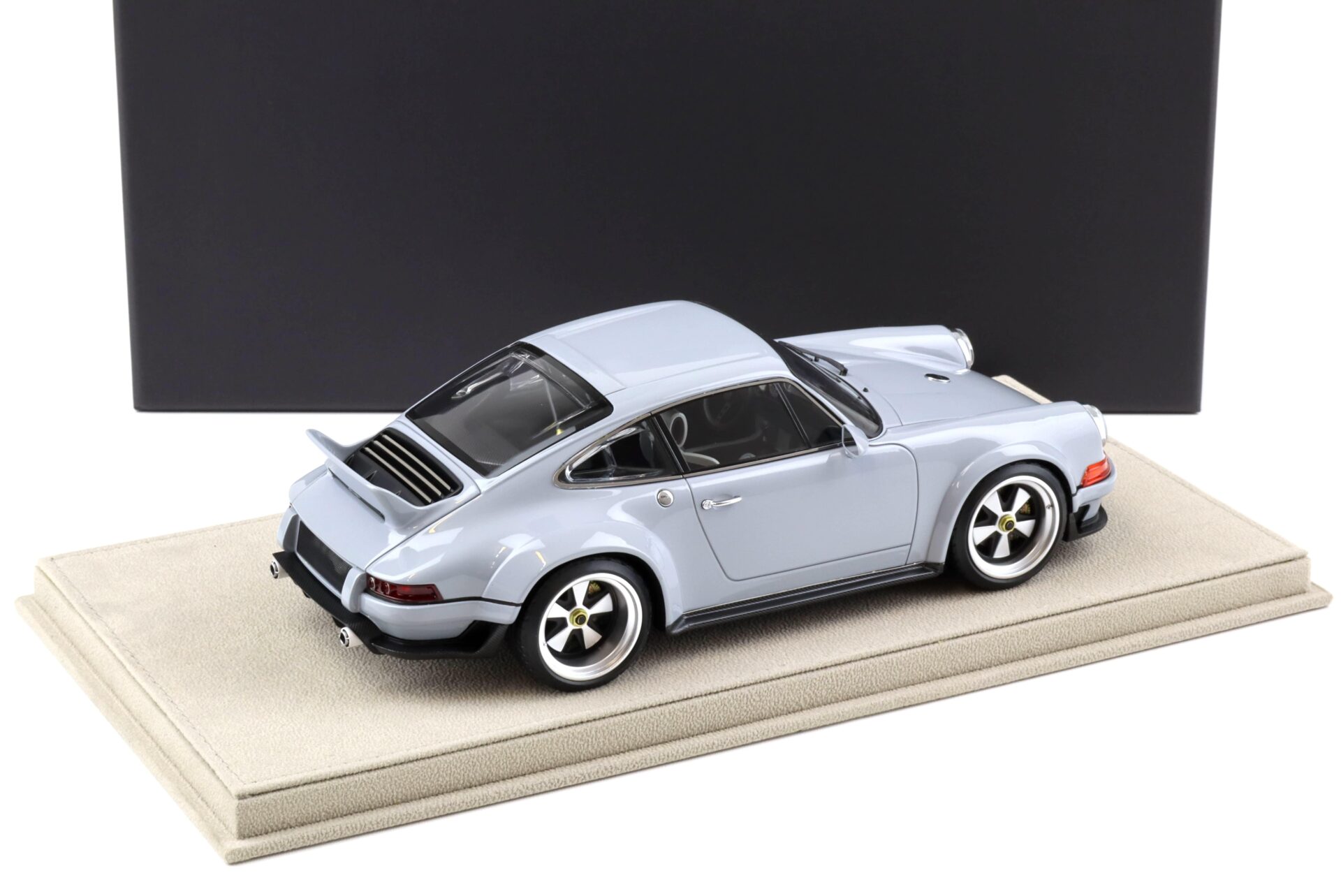 1:18 POP RACE Porsche 911 Singer DLS grey