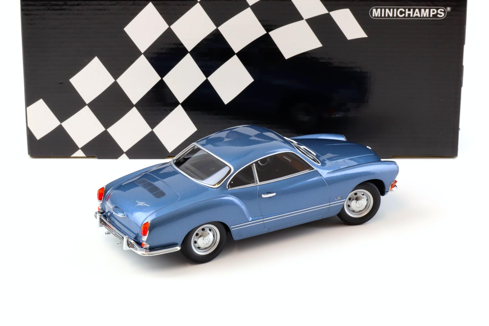 1:18 Minichamps VW Karmann Ghia Coupe 1970 blue metallic