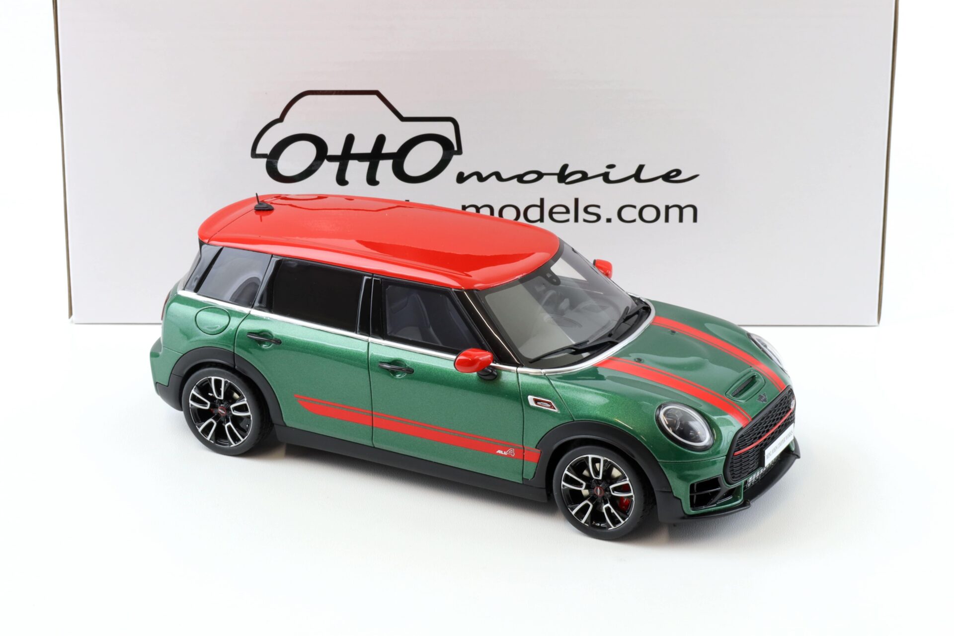 1:18 OTTO mobile OT1168 Mini Cooper Clubman F54 JCW British green 2021