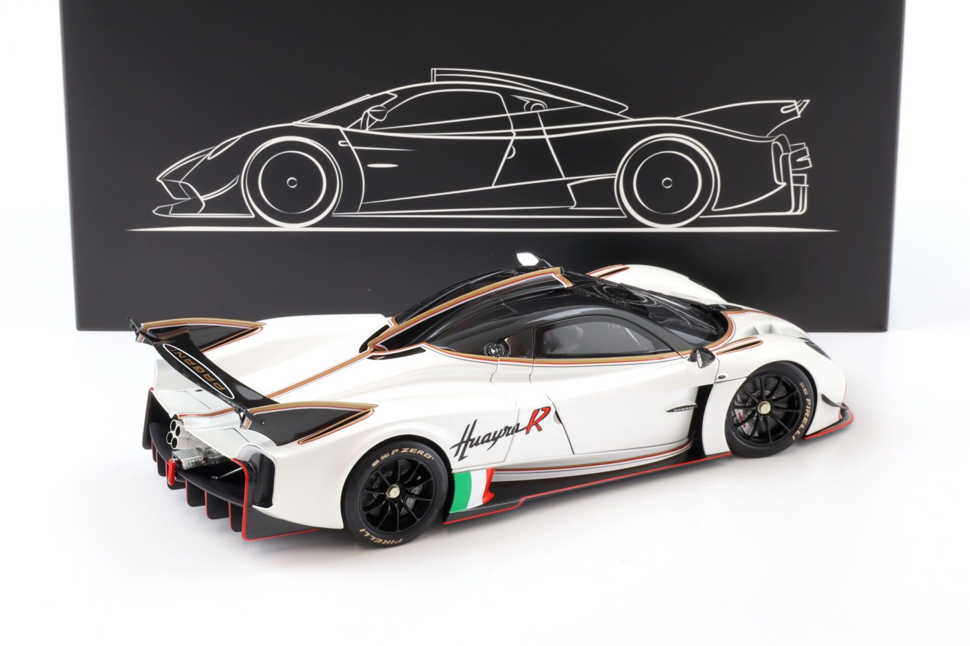 1:18 LCD Models Pagani Huayra R 2021 pearl white LCD18012-PW