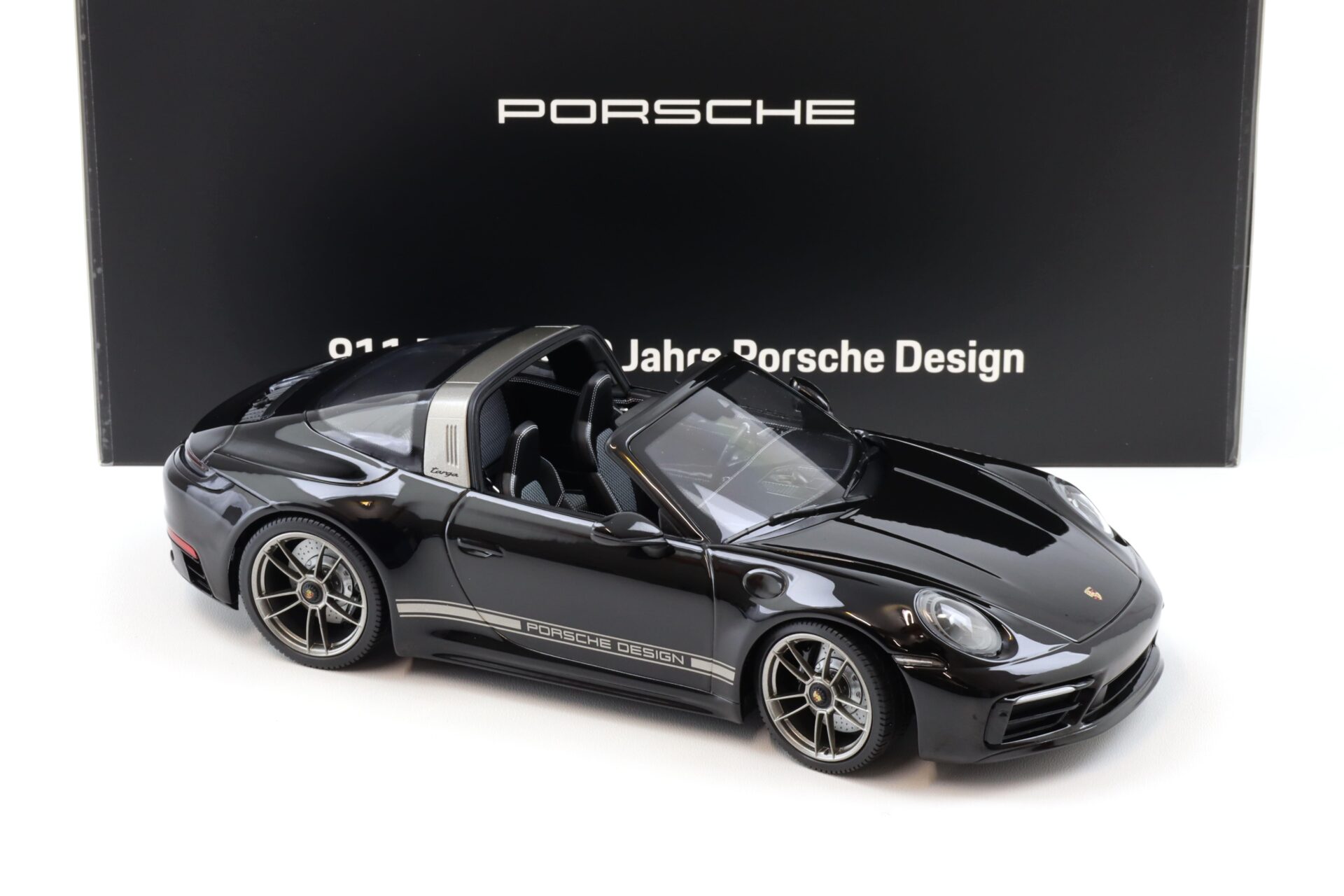 1:18 Minichamps Porsche 911 992 Targa 4 GTS black 50 Jahre Porsche Design WAP DEALER