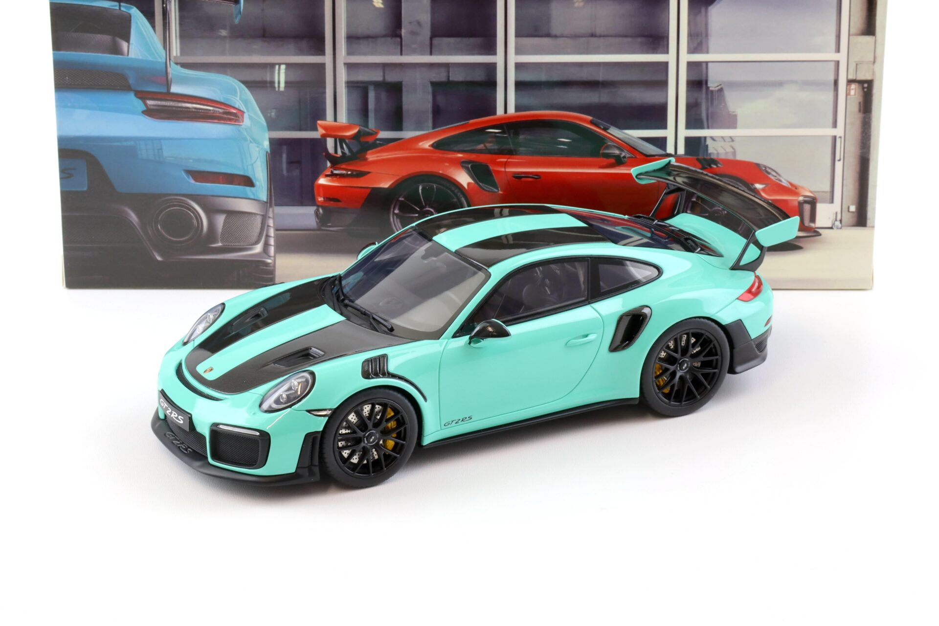 1:18 GT Spirit Porsche 911 991.2 GT2 RS mint green MAP Porsche Museum
