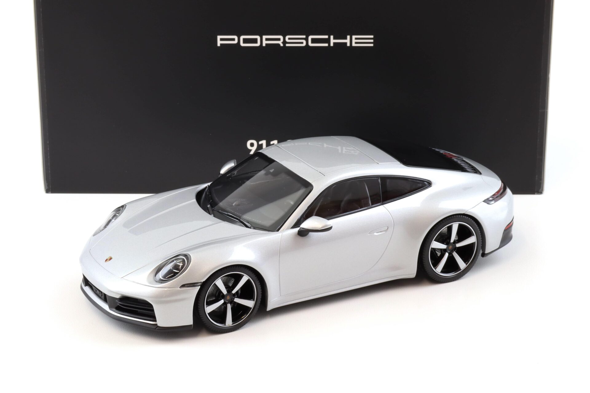 1:18 Minichamps Porsche 911 992.2 Carrera Coupe GT-silver metallic WAP DEALER