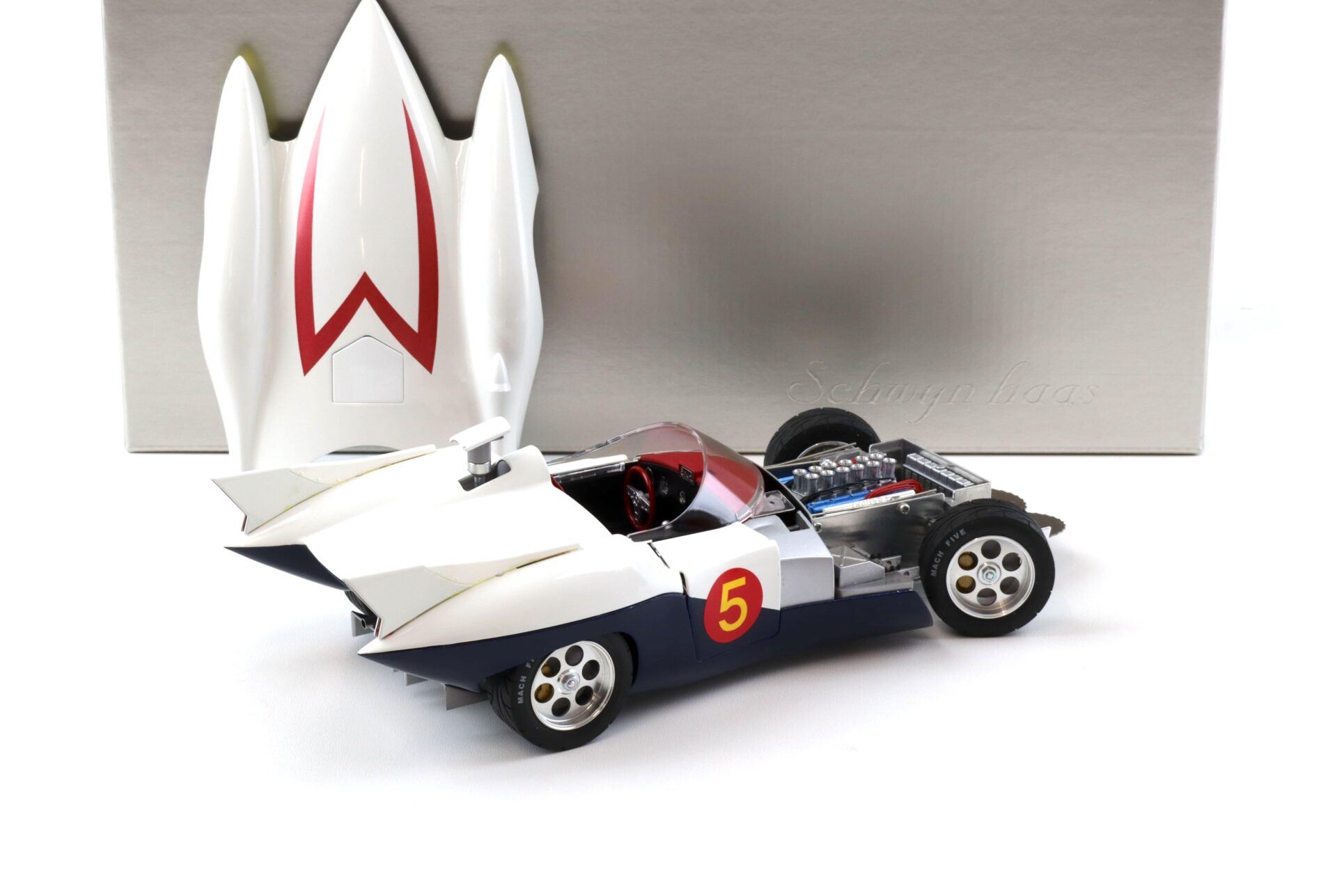 1:18 Schwyn Haas Aluminium Body Hamilton Mach 5 Speed Racer white