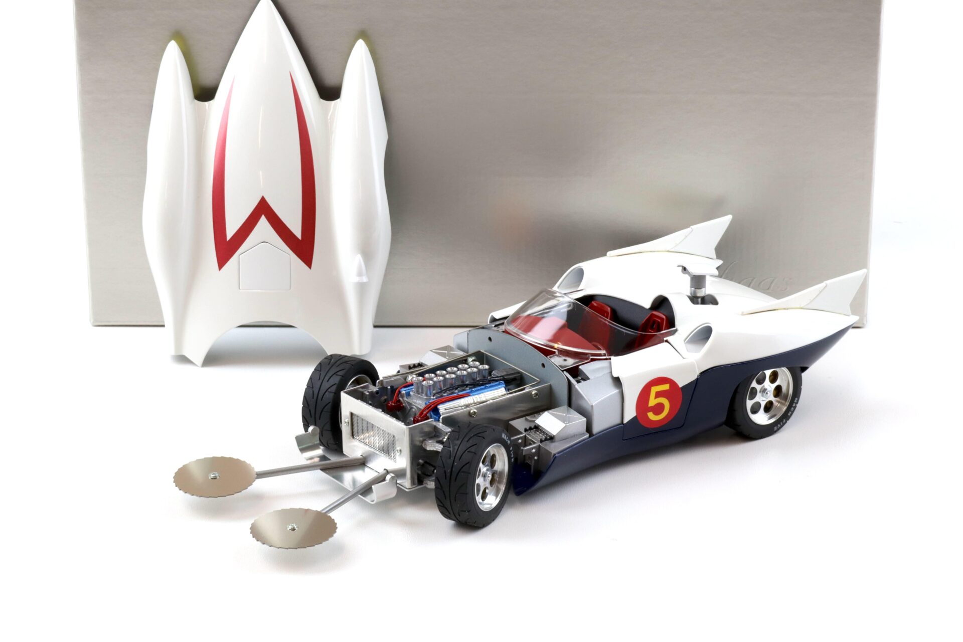 1:18 Schwyn Haas Aluminium Body Hamilton Mach 5 Speed Racer white