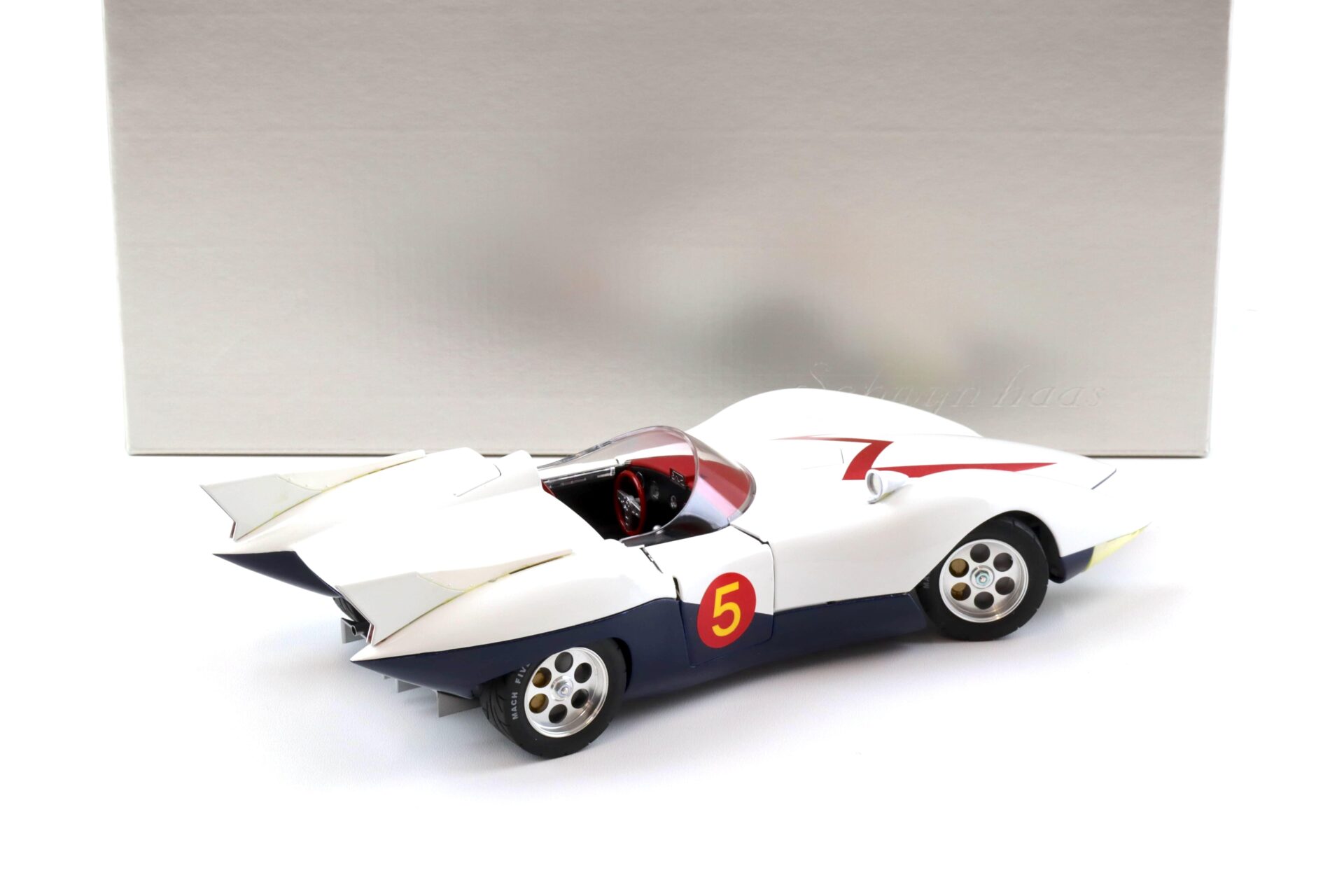 1:18 Schwyn Haas Aluminium Body Hamilton Mach 5 Speed Racer white