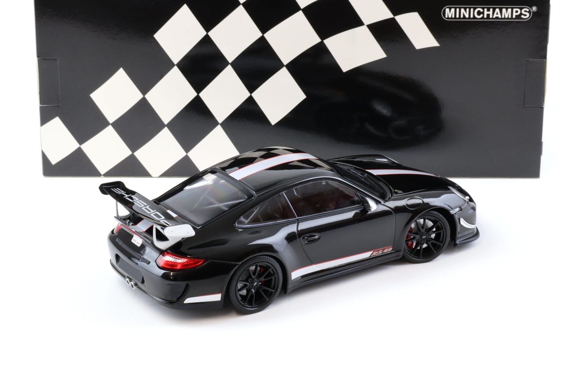 1:18 Minichamps Porsche 911 997.2 GT3 RS 4.0 Coupe 2011 black/ silver