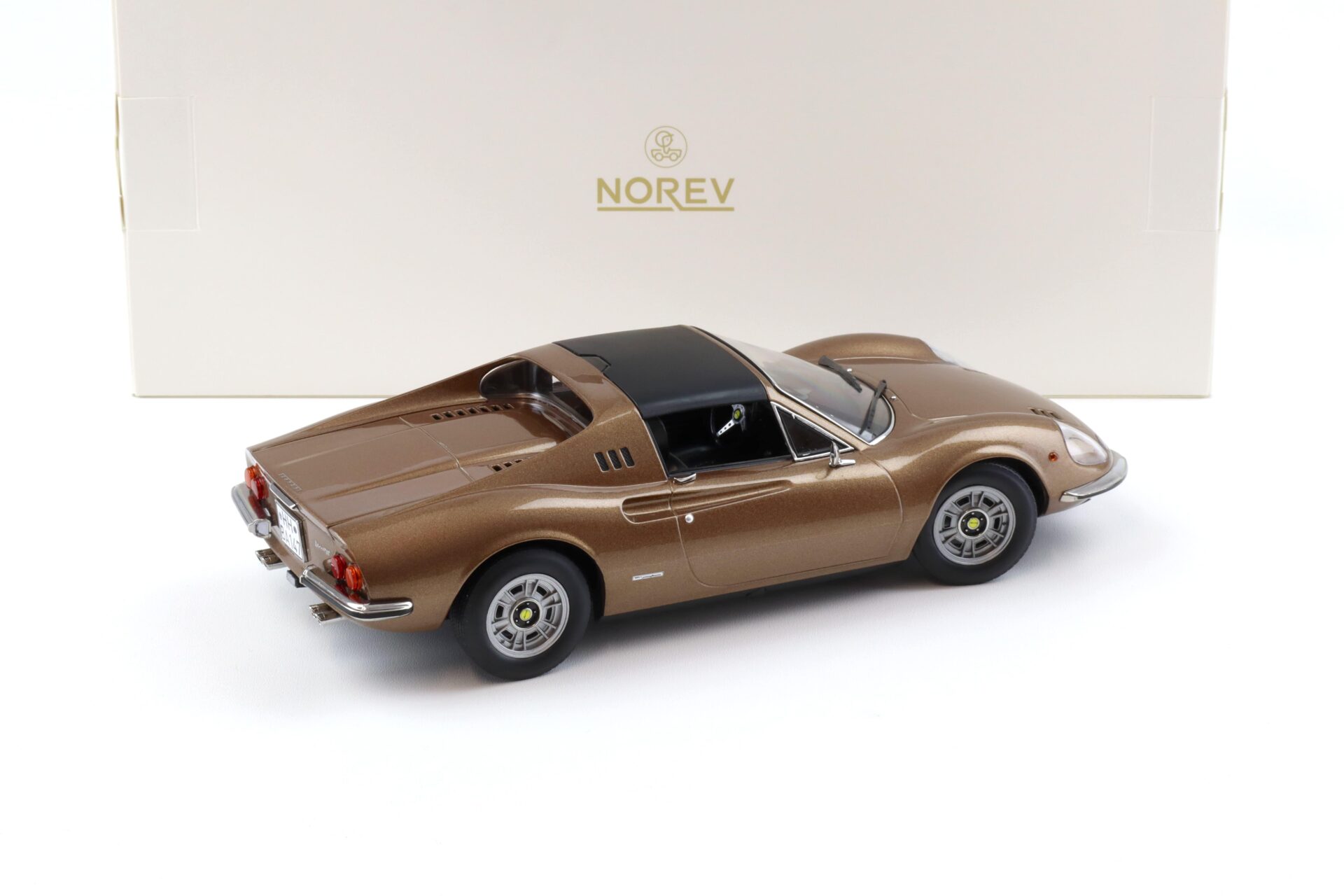 1:18 Norev Ferrari Dino 246 GTS 1970 Nocciola metallic 187815 - Limited 200 pcs.
