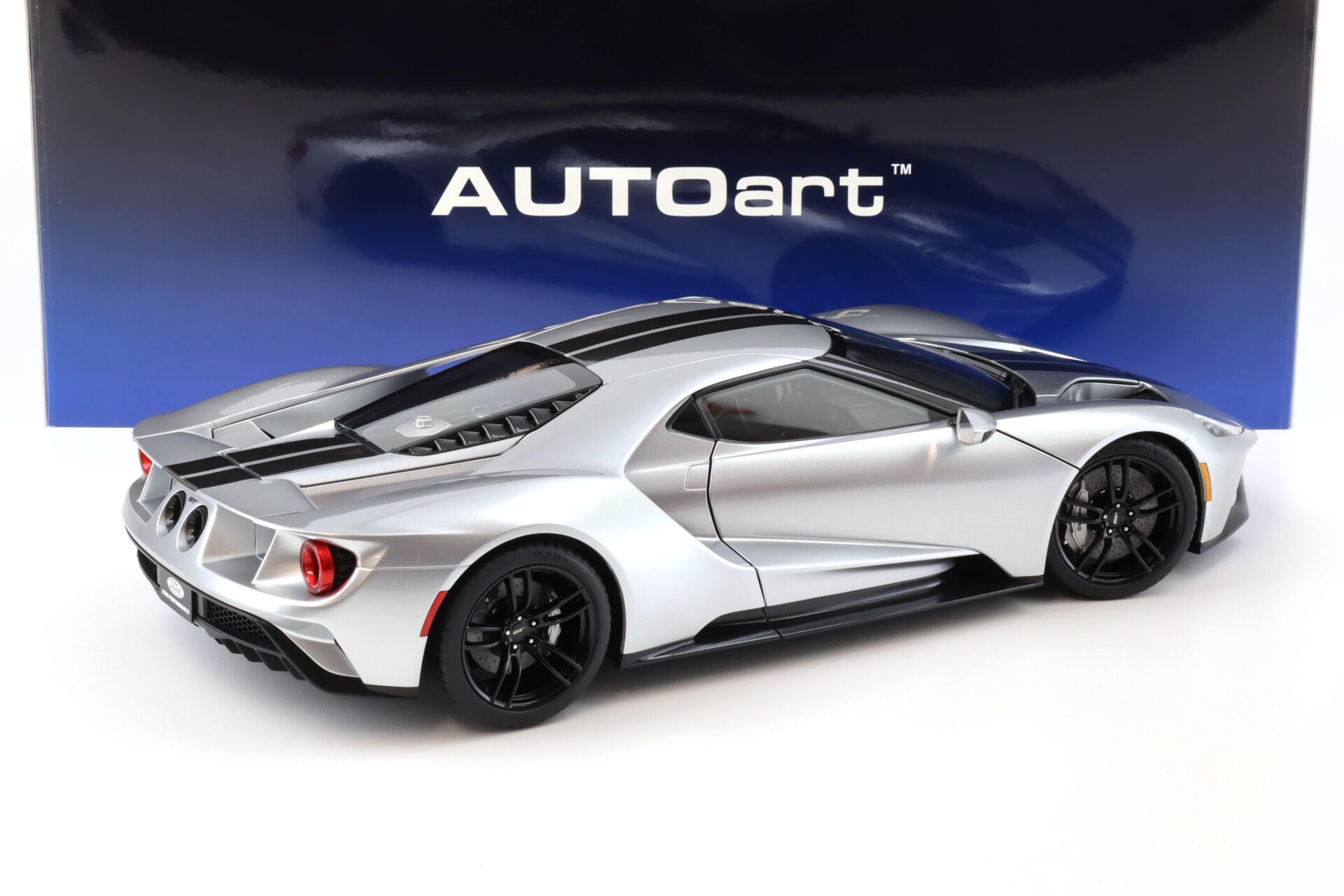 1:12 AUTOart Ford GT 2017 ingot silver/ black stripes 12108