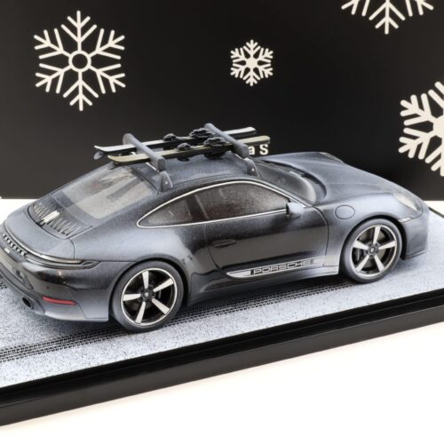1:18 Spark Porsche 911 992.2 Carrera XMas with Ski viola metallic WAP DEALER