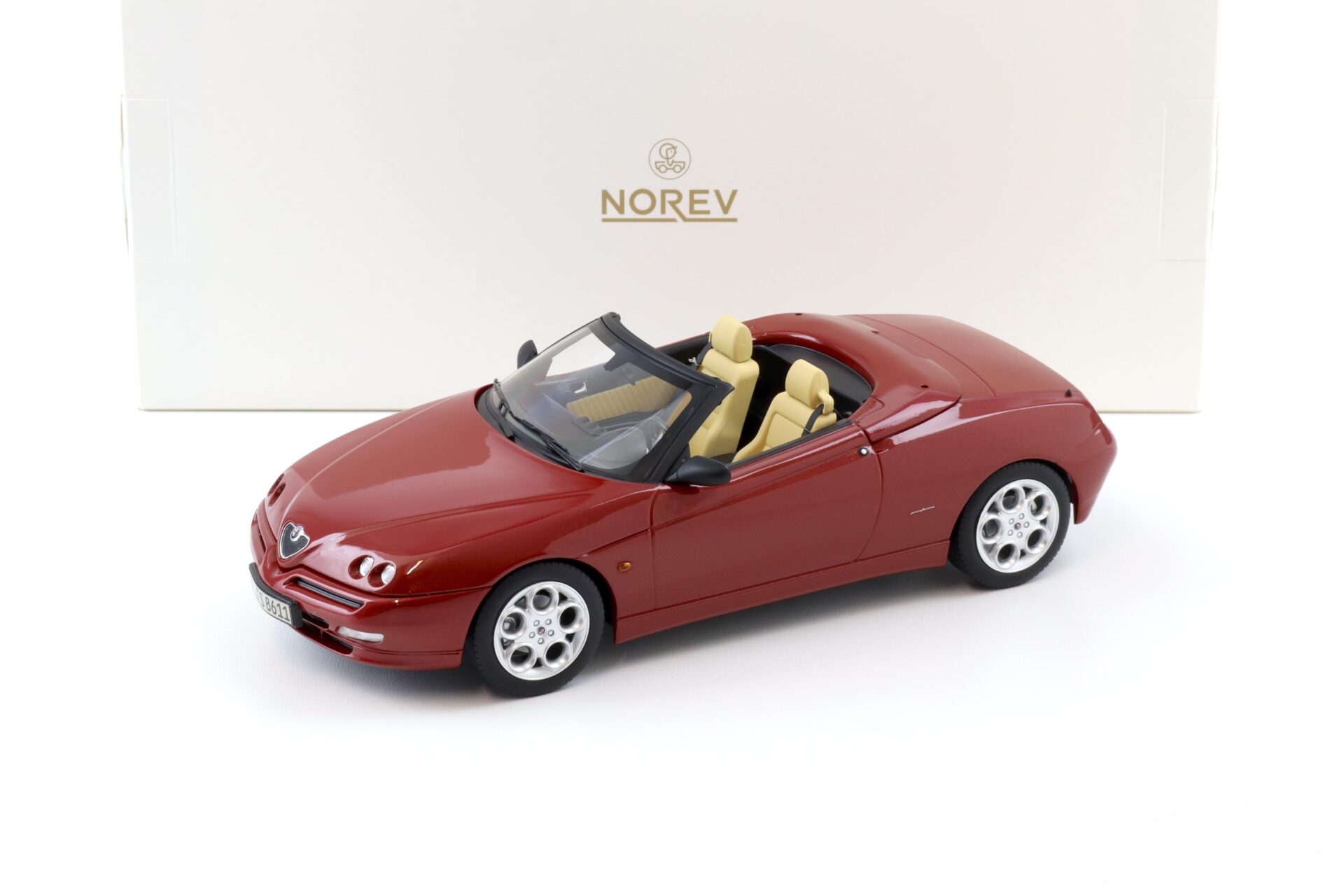 ID 104037 orig 1.jpg 1:18 Norev Alfa Romeo Spider 2.0 T.Spark 1999 with Softtop Proteo red metallic