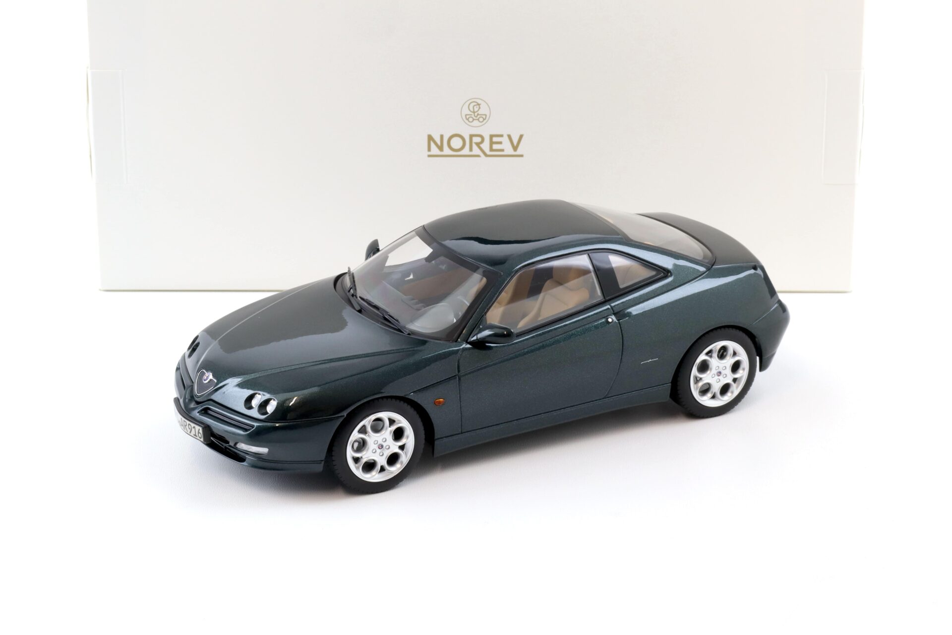 ID 104045 orig 1.jpg 1:18 Norev Alfa Romeo GTV Coupe 2.0 T.SPARK 1999 Coventry green metallic