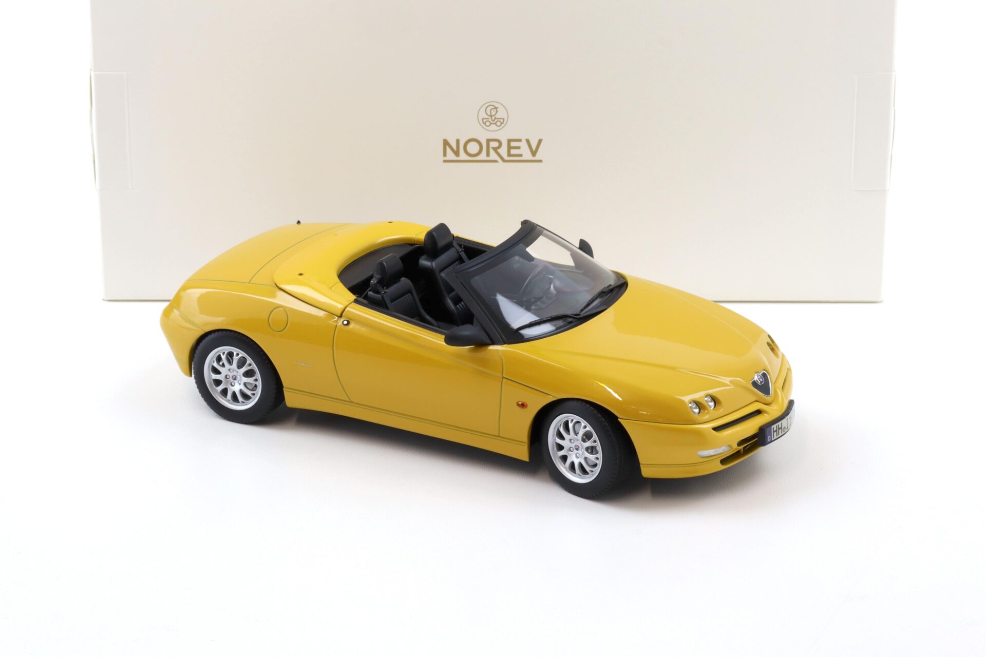 1:18 Norev Alfa Romeo Spider 2.0 T.Spark 1999 with Softtop Zoe yellow - Limited 150 pcs.