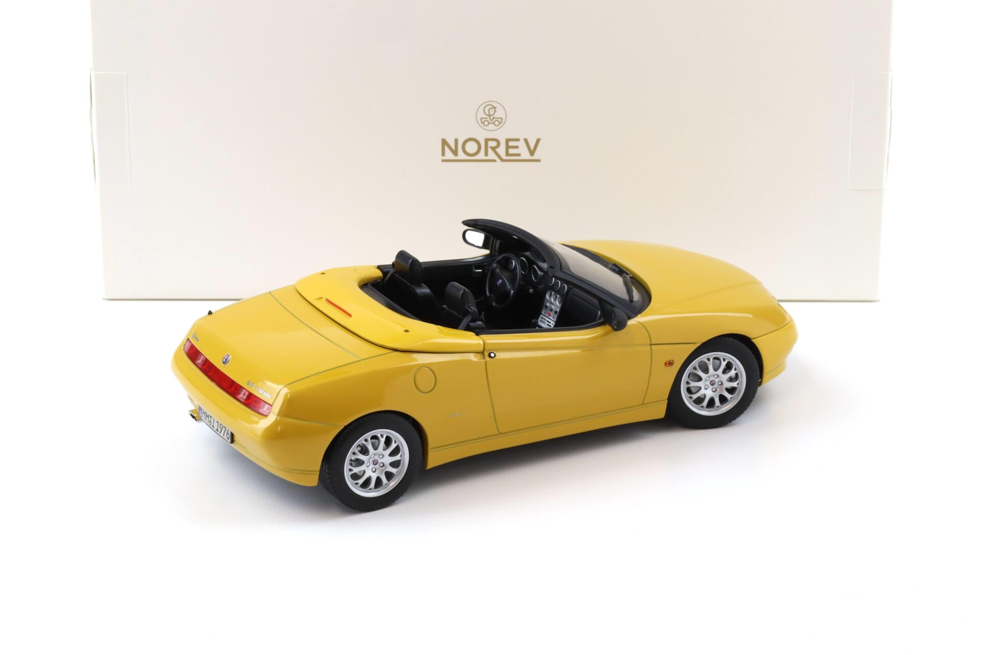 1:18 Norev Alfa Romeo Spider 2.0 T.Spark 1999 with Softtop Zoe yellow - Limited 150 pcs.
