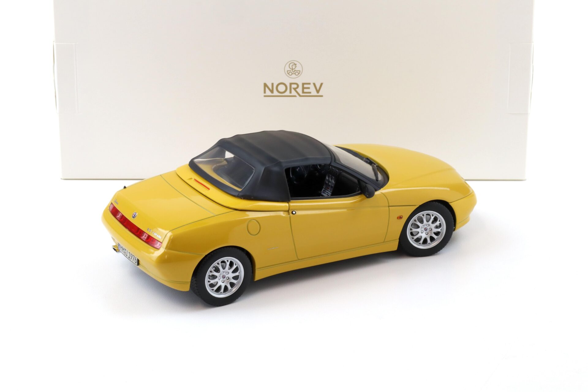 1:18 Norev Alfa Romeo Spider 2.0 T.Spark 1999 with Softtop Zoe yellow - Limited 150 pcs.