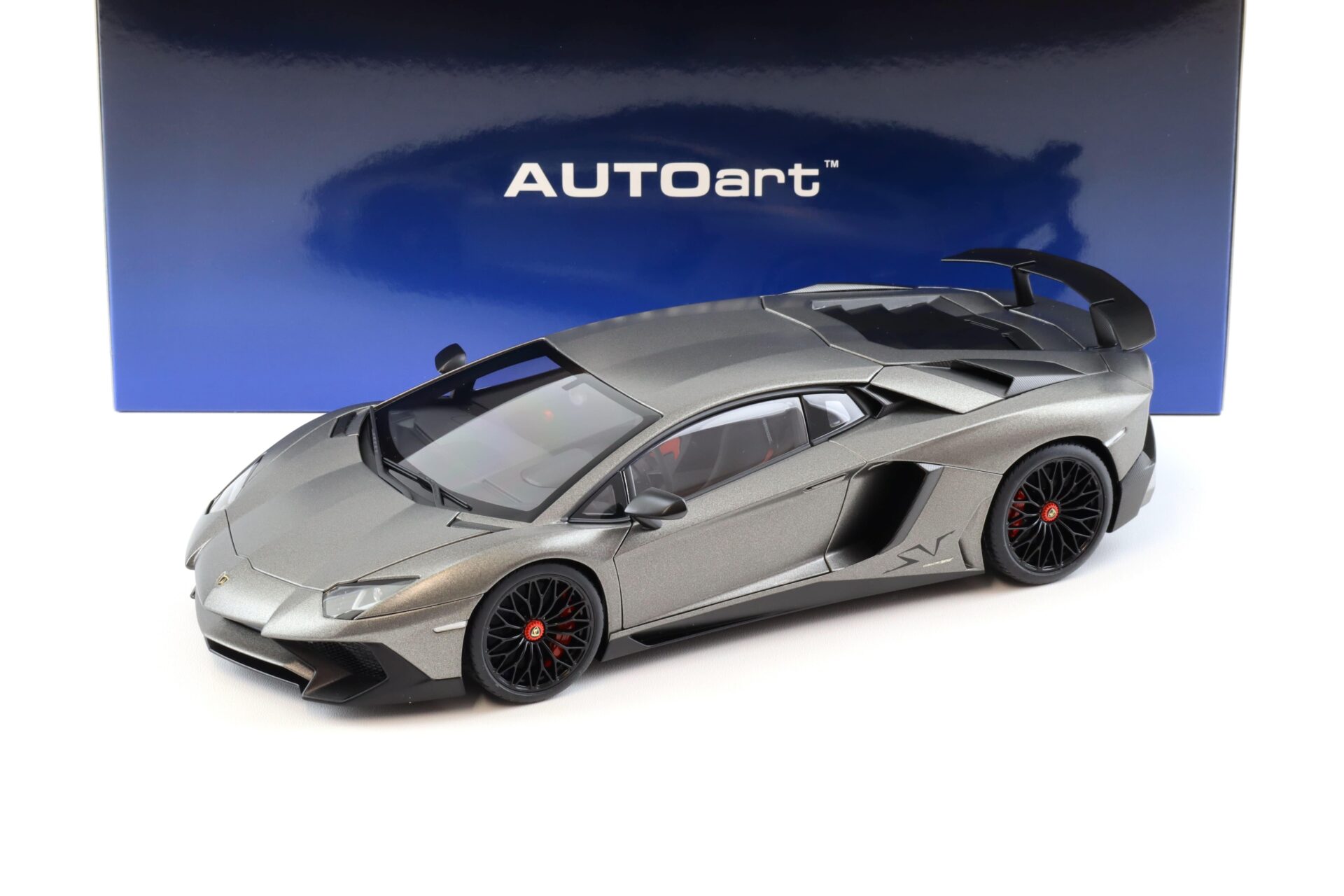 1:18 AUTOart Lamborghini Aventador LP750-4 SV Grigio Titans/ matt grey