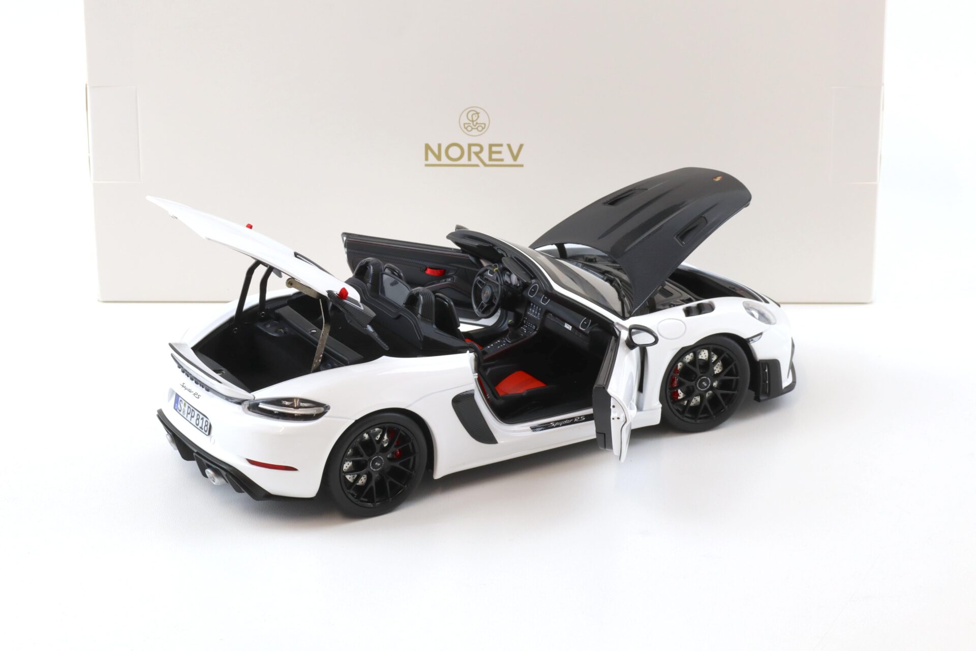 1:18 Norev ASIA Exclusive Porsche 718 Spyder RS Weissach Package white/ black