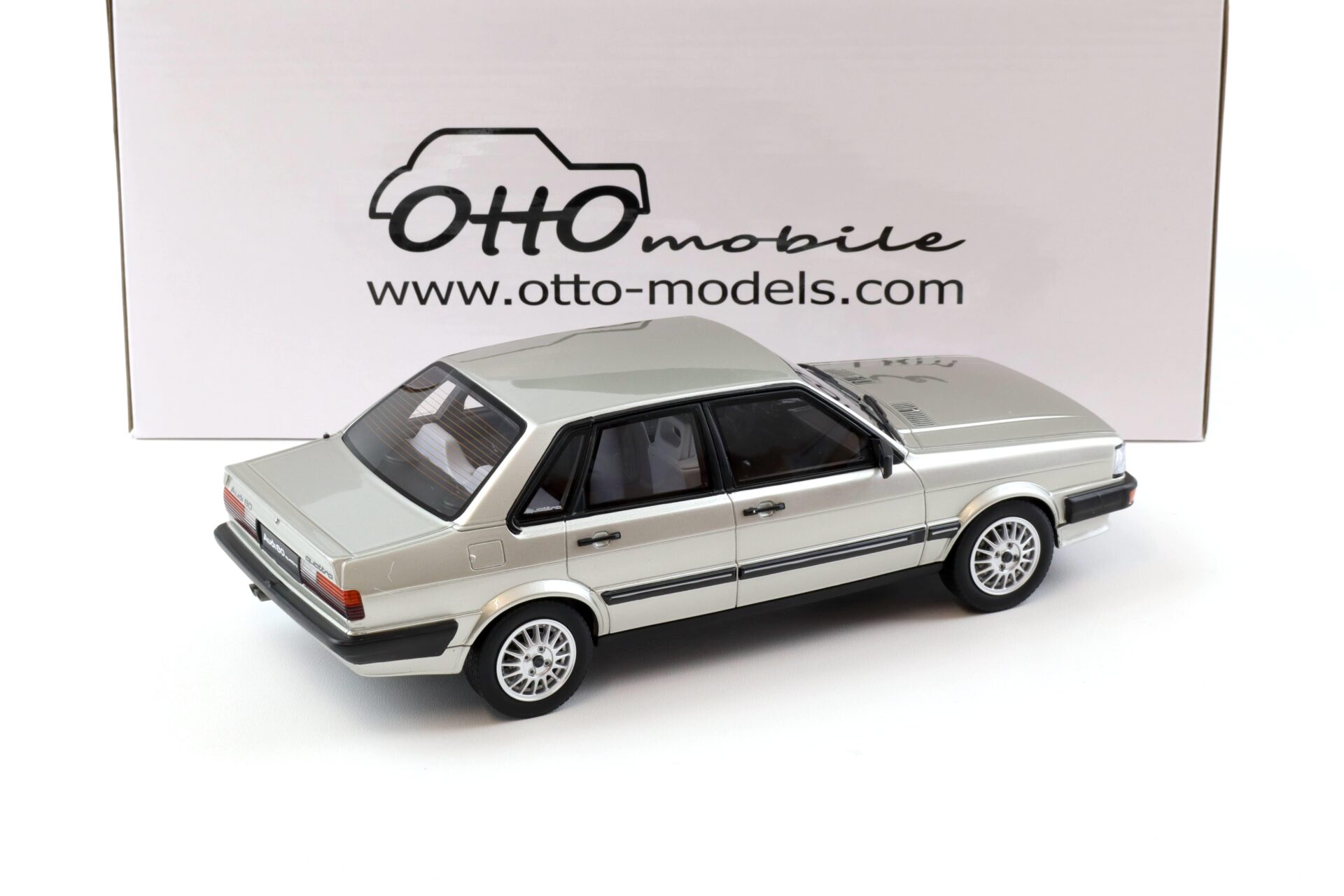 1:18 OTTO mobile OT940 Audi 80 (B2) Quattro Limousine 1983 Zermatt silver