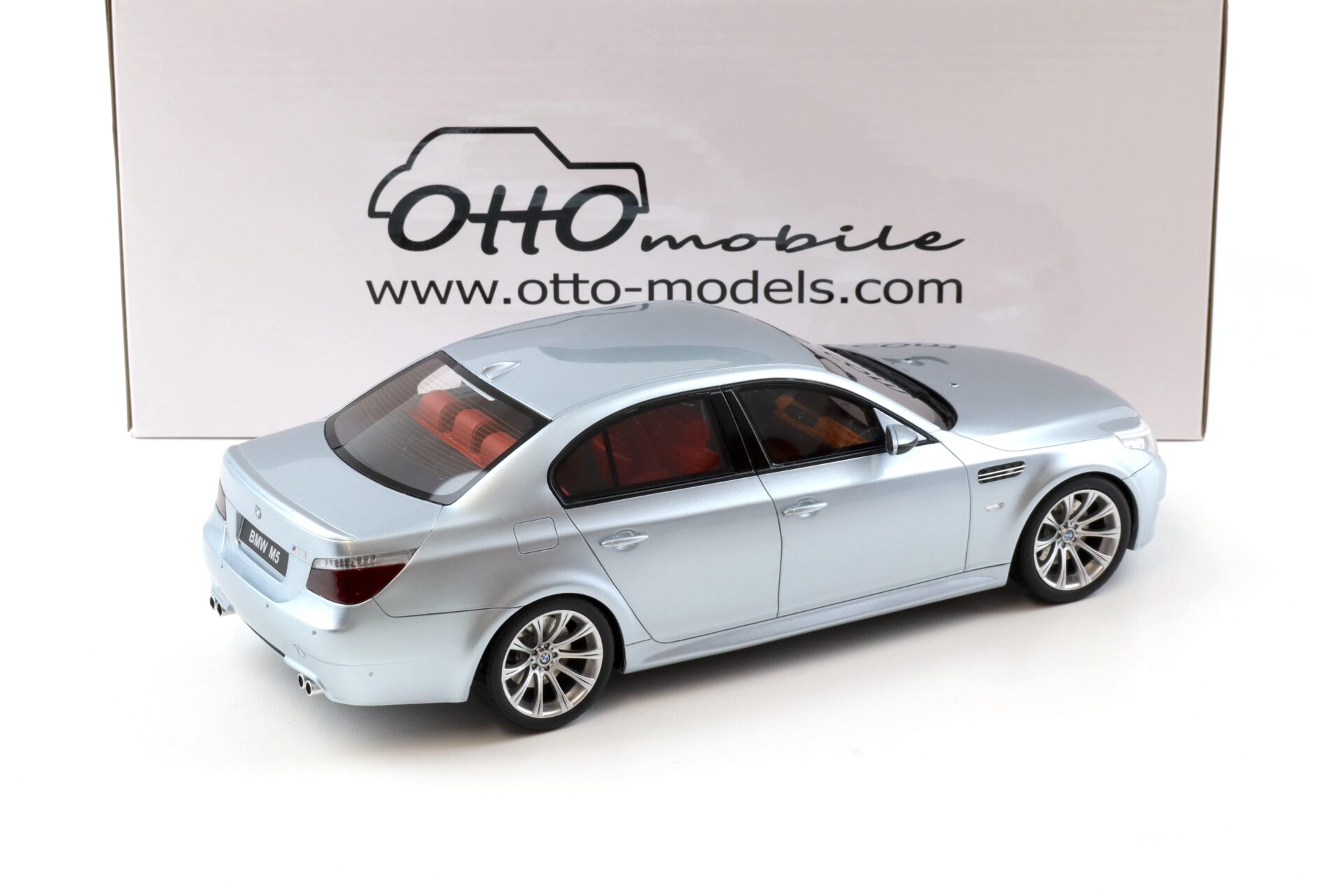 1:18 OTTO mobile OT426 BMW M5 (E60) Phase 2 Limousine 2008 silver