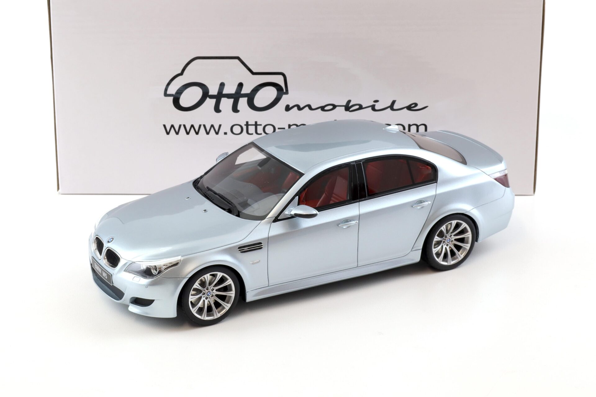 1:18 OTTO mobile OT426 BMW M5 (E60) Phase 2 Limousine 2008 silver