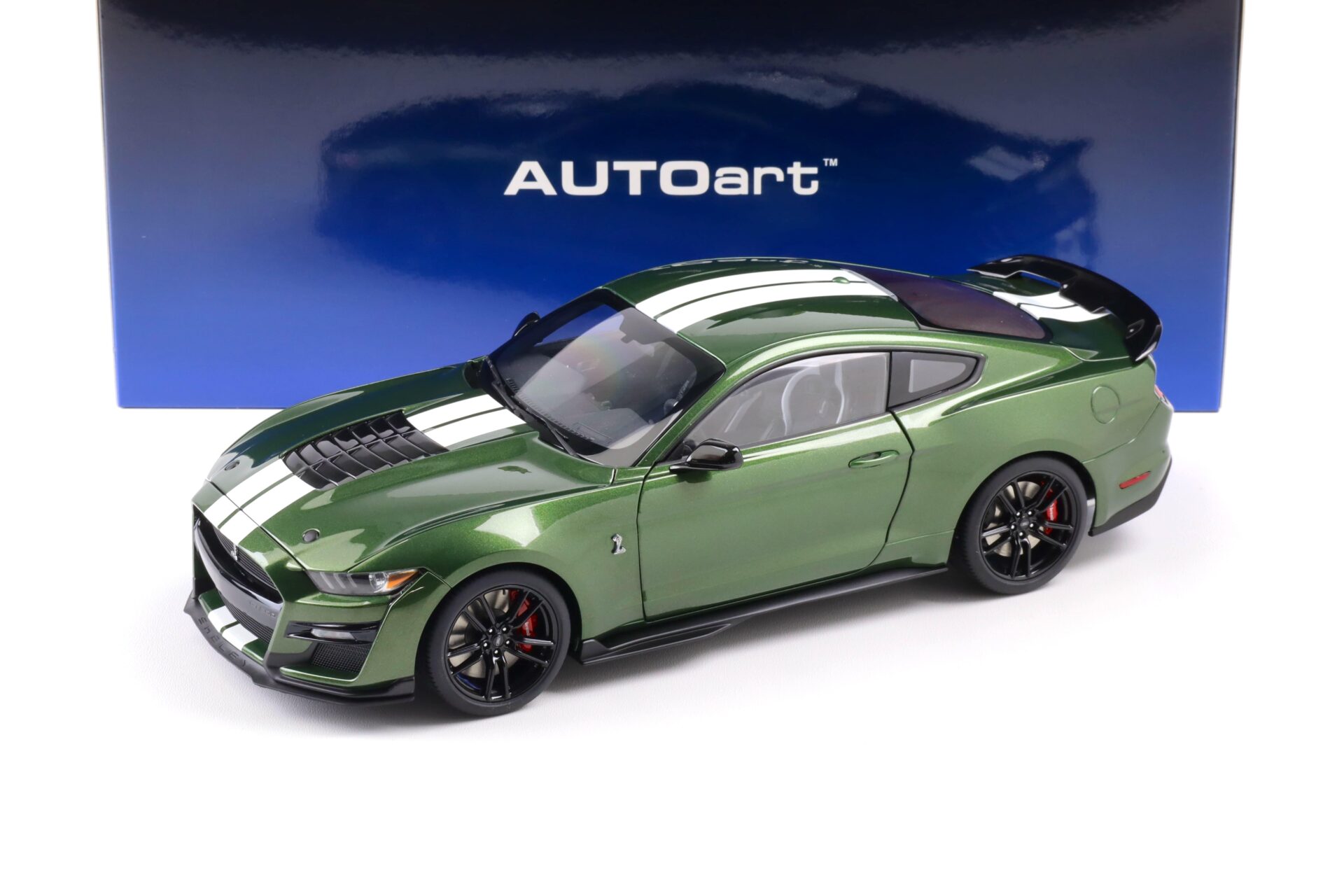 1:18 AUTOart Ford Mustang Shelby GT500 Coupe 2023 Eruption green/ white stripes
