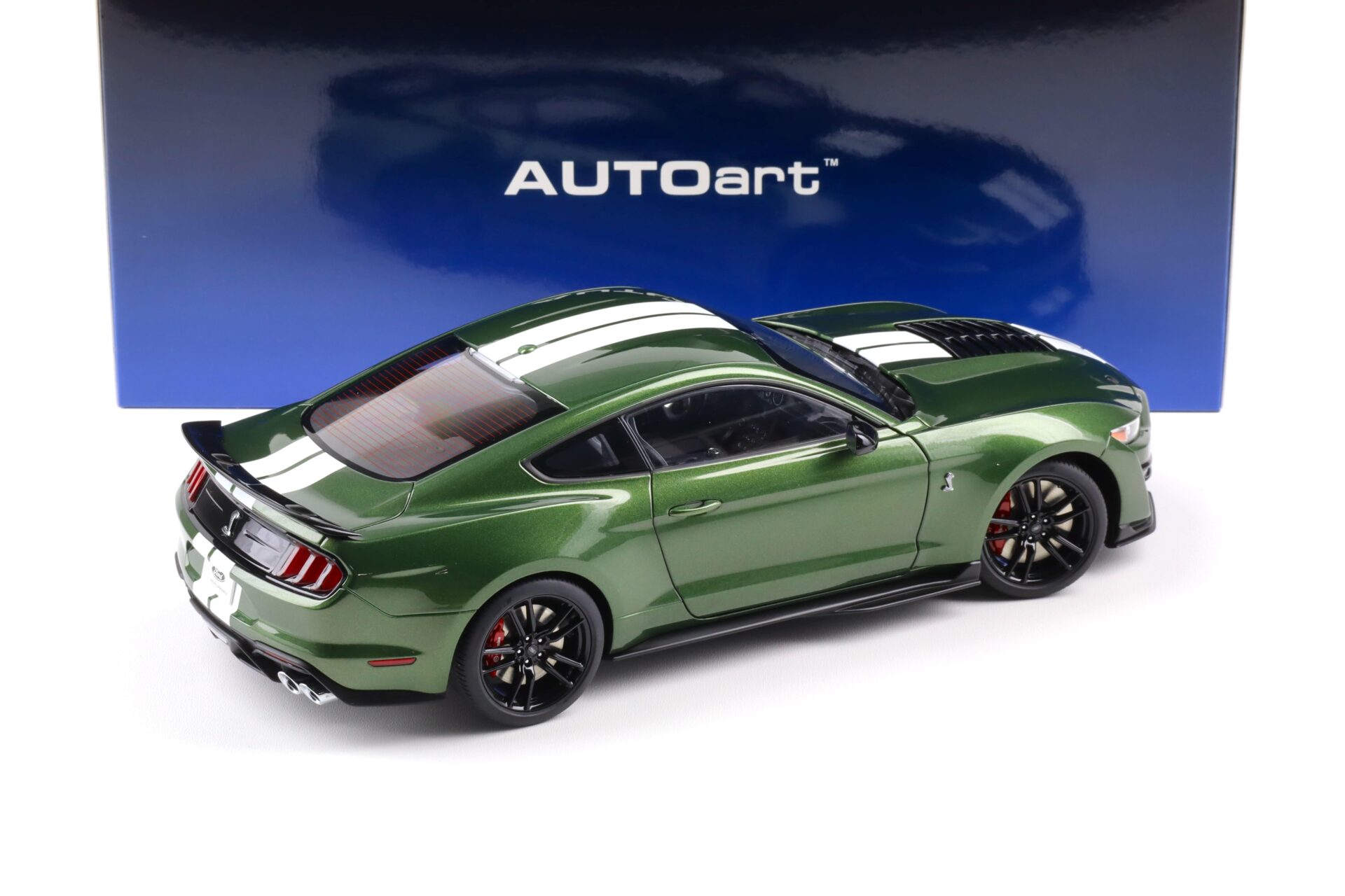 1:18 AUTOart Ford Mustang Shelby GT500 Coupe 2023 Eruption green/ white stripes