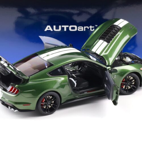 1:18 AUTOart Ford Mustang Shelby GT500 Coupe 2023 Eruption green/ white stripes