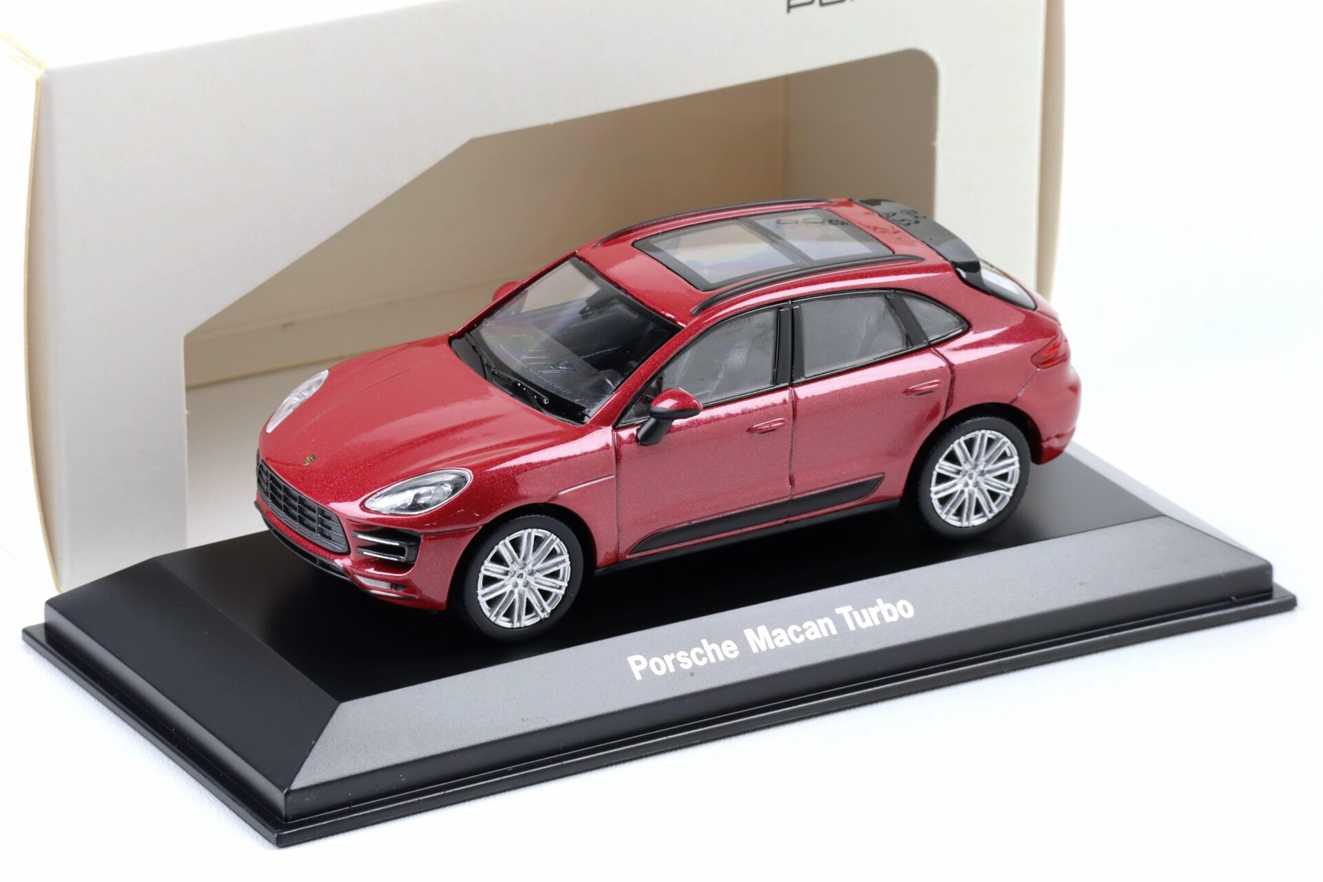 1:43 Welly Porsche Macan Turbo 2018 Porsche Leipzig Impuls red metallic