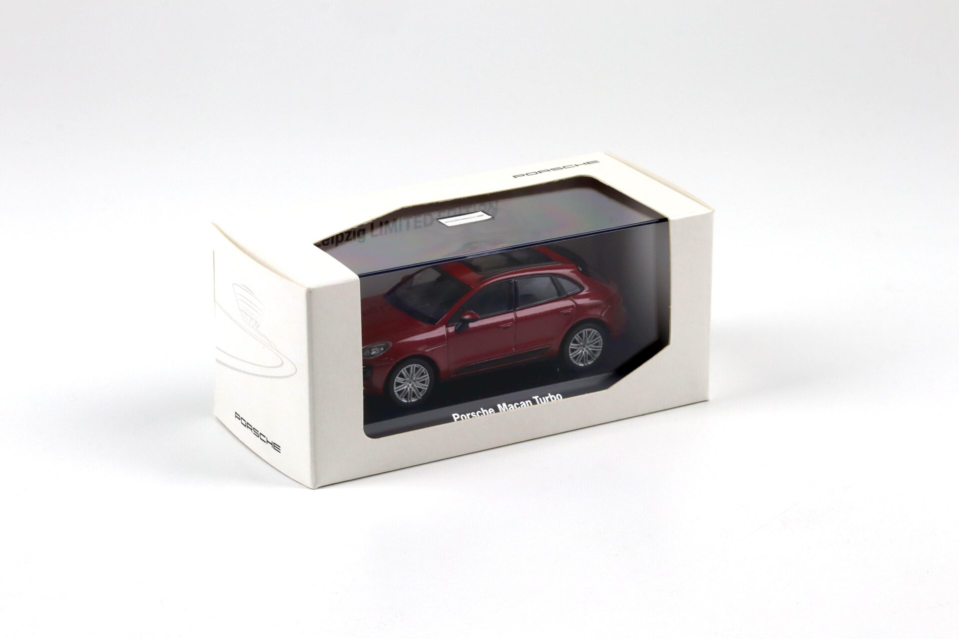 1:43 Welly Porsche Macan Turbo 2018 Porsche Leipzig Impuls red metallic