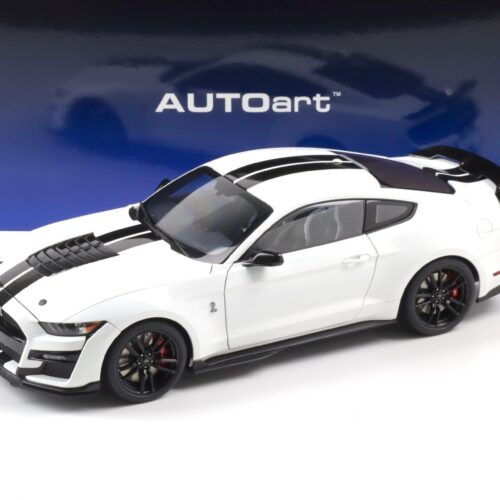 1:18 AUTOart Ford Mustang Shelby GT500 Coupe 2023 Oxford white/ black stripes
