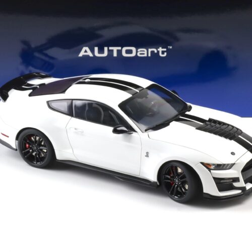 1:18 AUTOart Ford Mustang Shelby GT500 Coupe 2023 Oxford white/ black stripes