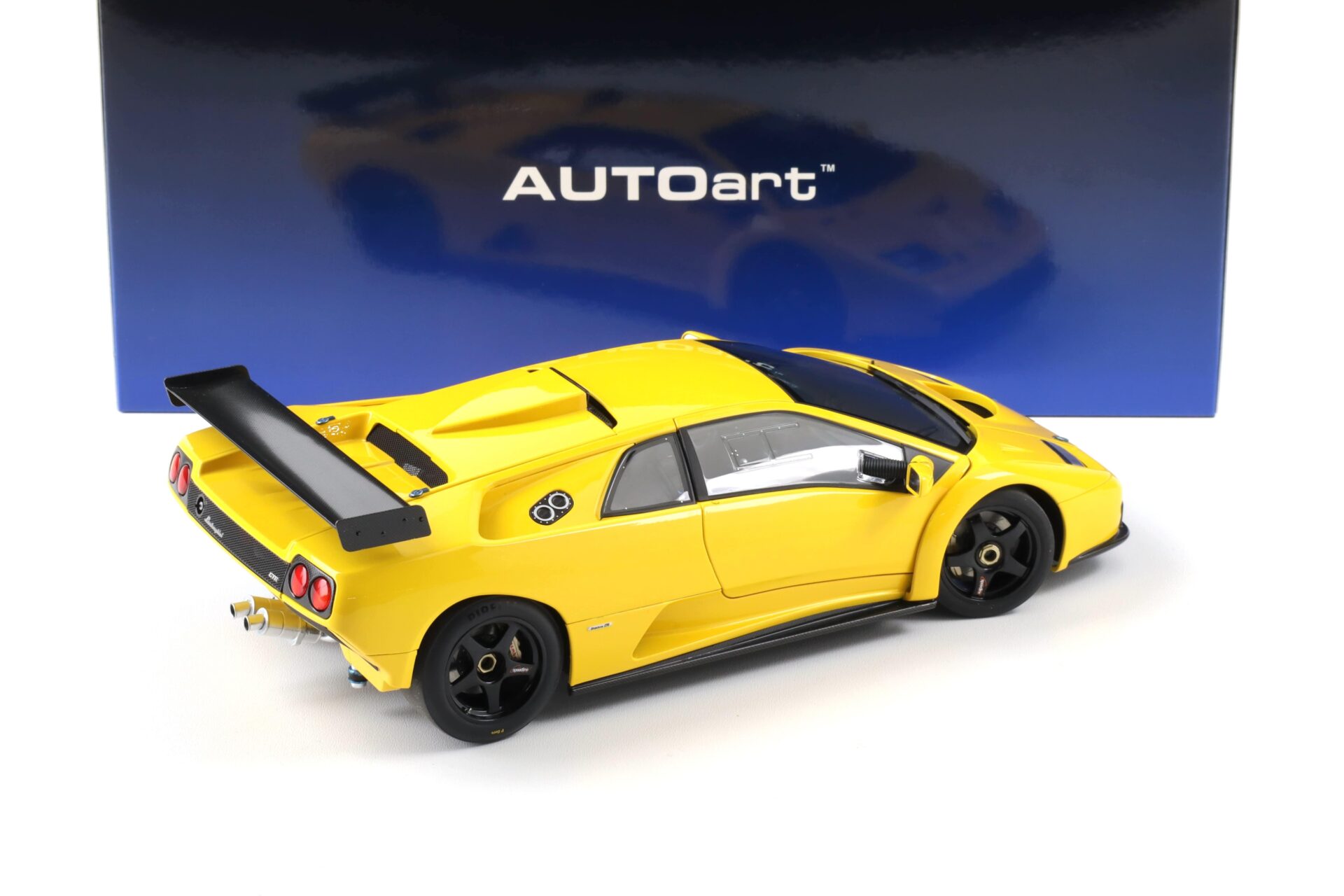 1:18 AUTOart Lamborghini Diablo GT-R Coupe 1999 Superfly yellow 79138