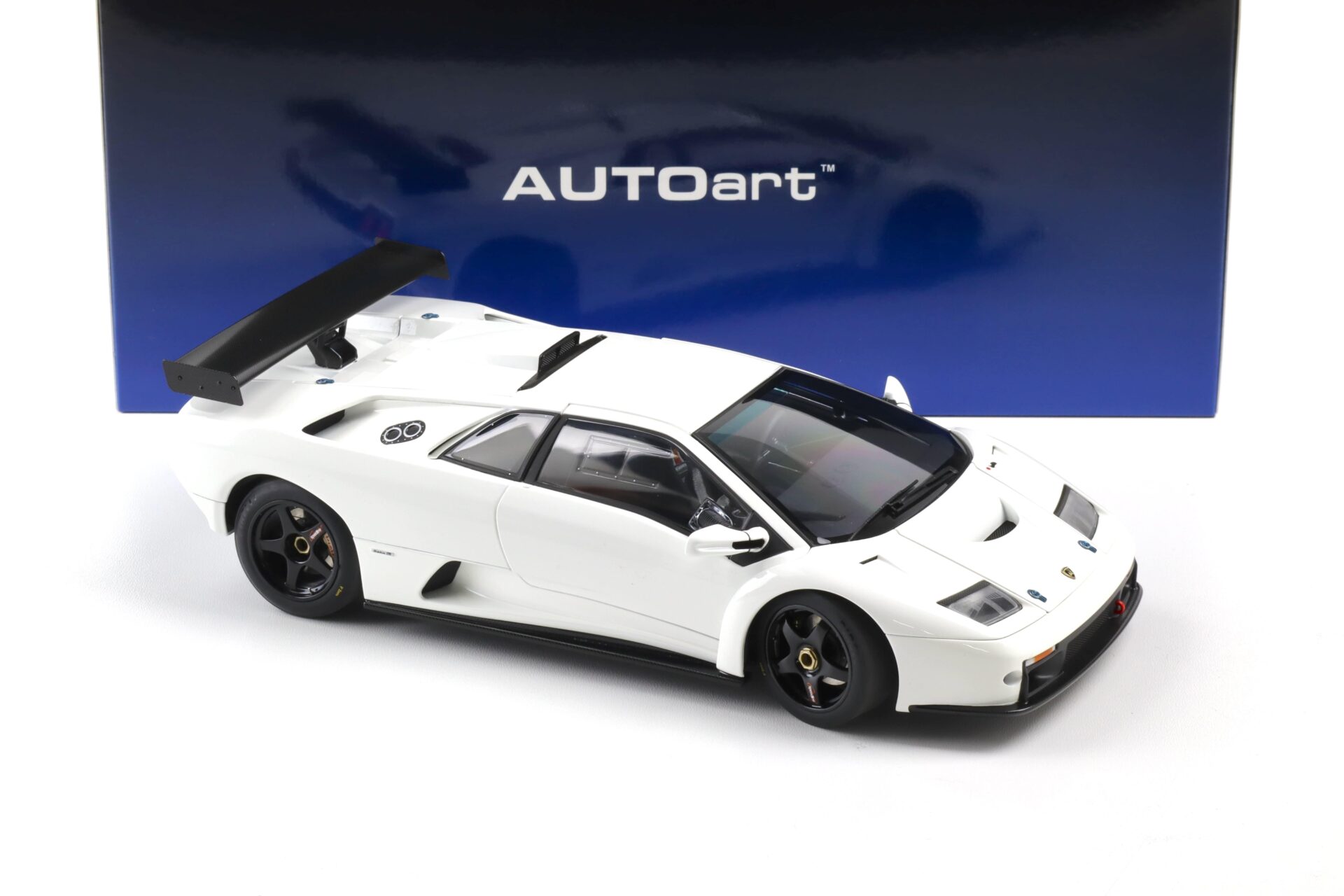 1:18 AUTOart Lamborghini Diablo GT-R Coupe 1999 Impact white 79136