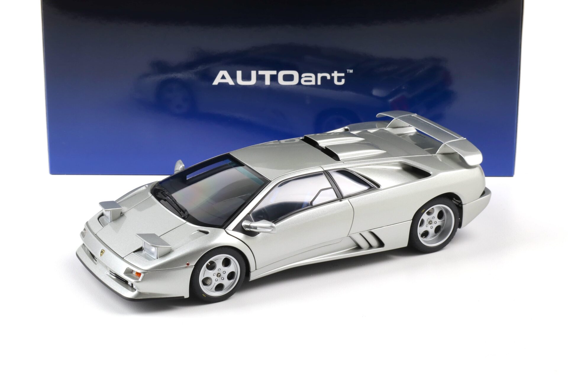 1:18 AUTOart Lamborghini Diablo SE30 JOTA 1995 titanio/ silver metallic