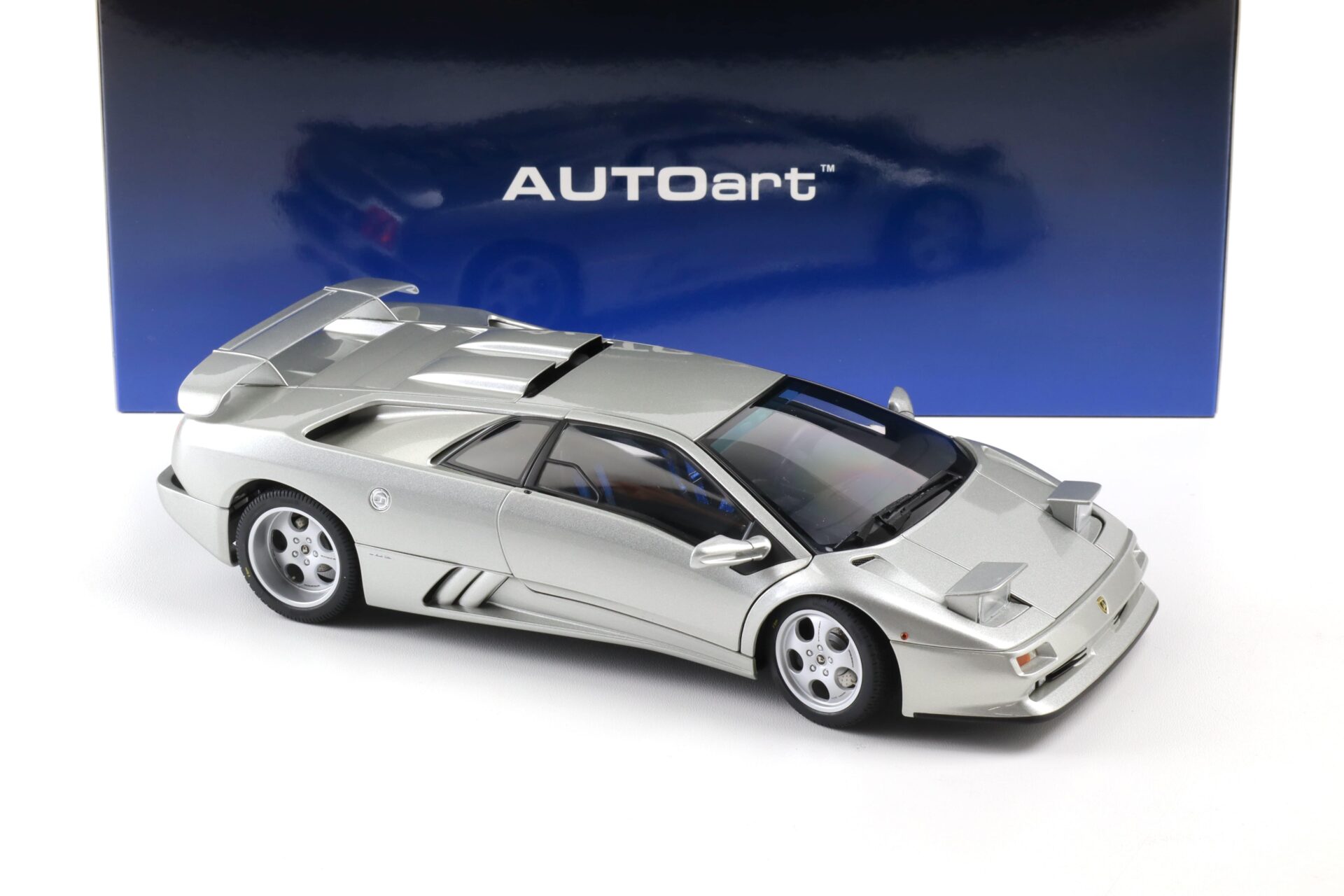 1:18 AUTOart Lamborghini Diablo SE30 JOTA 1995 titanio/ silver metallic