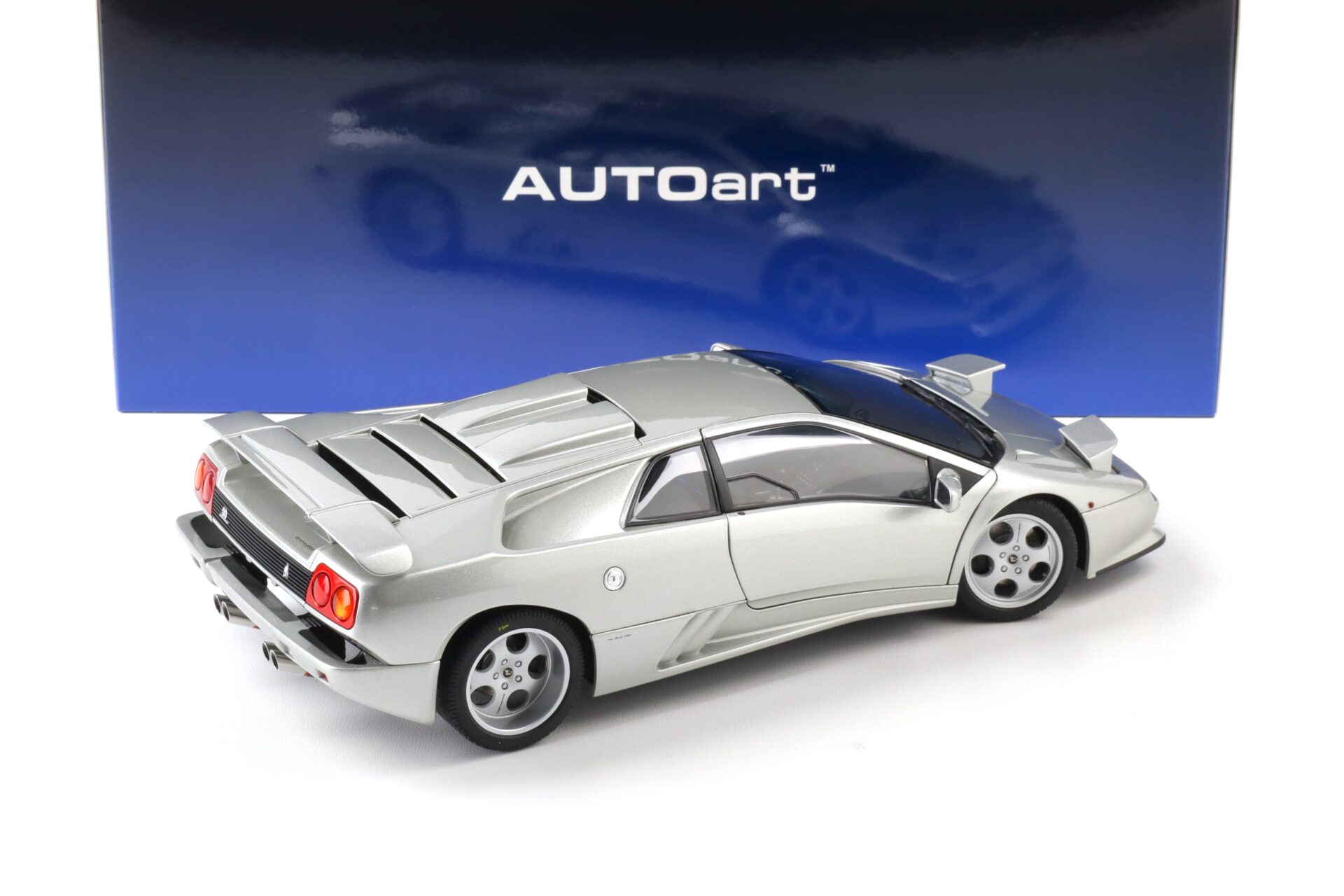 1:18 AUTOart Lamborghini Diablo SE30 JOTA 1995 titanio/ silver metallic